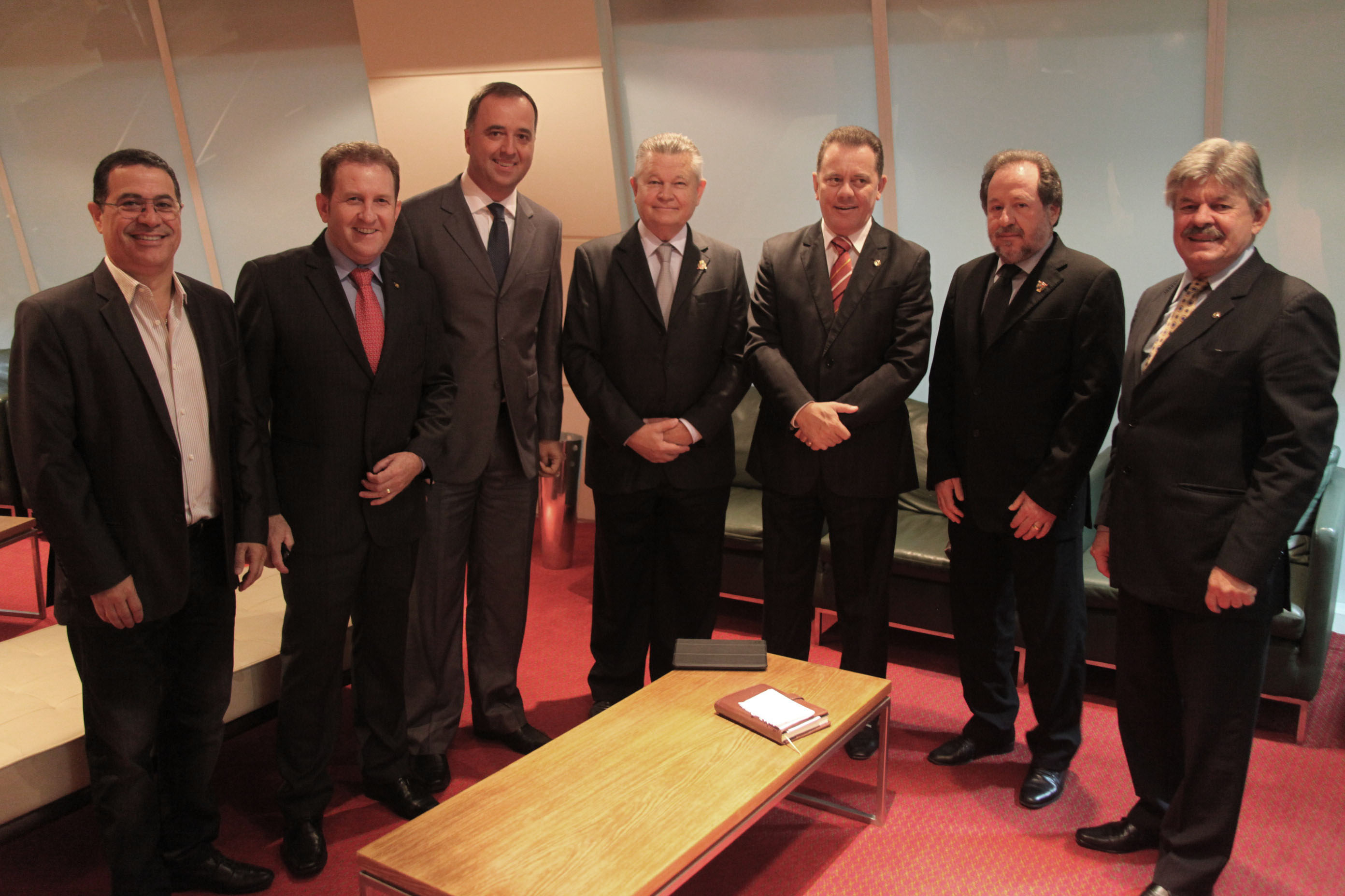 Presidente da Assembleia e deputados recebem o Prefeito de Joinville, Udo Döhler.
