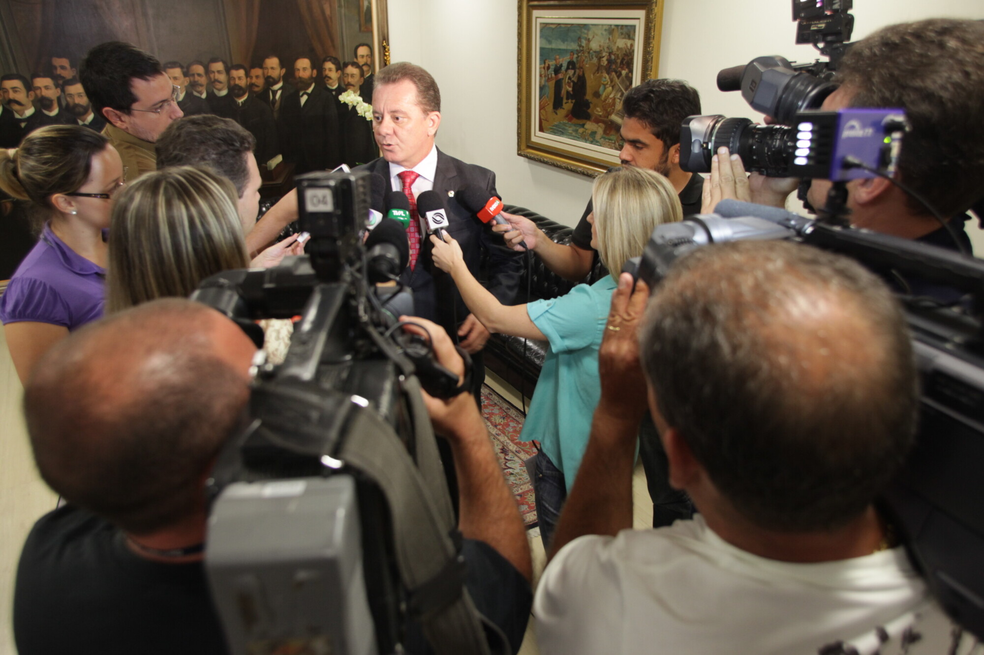 Ponticelli presta esclarecimentos sobre auxílio-moradia