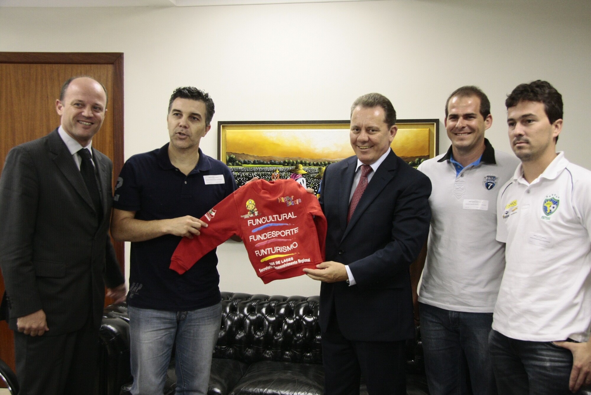 Joares Ponticelli recebe visita do ex-técnico da seleção brasileira de futsal