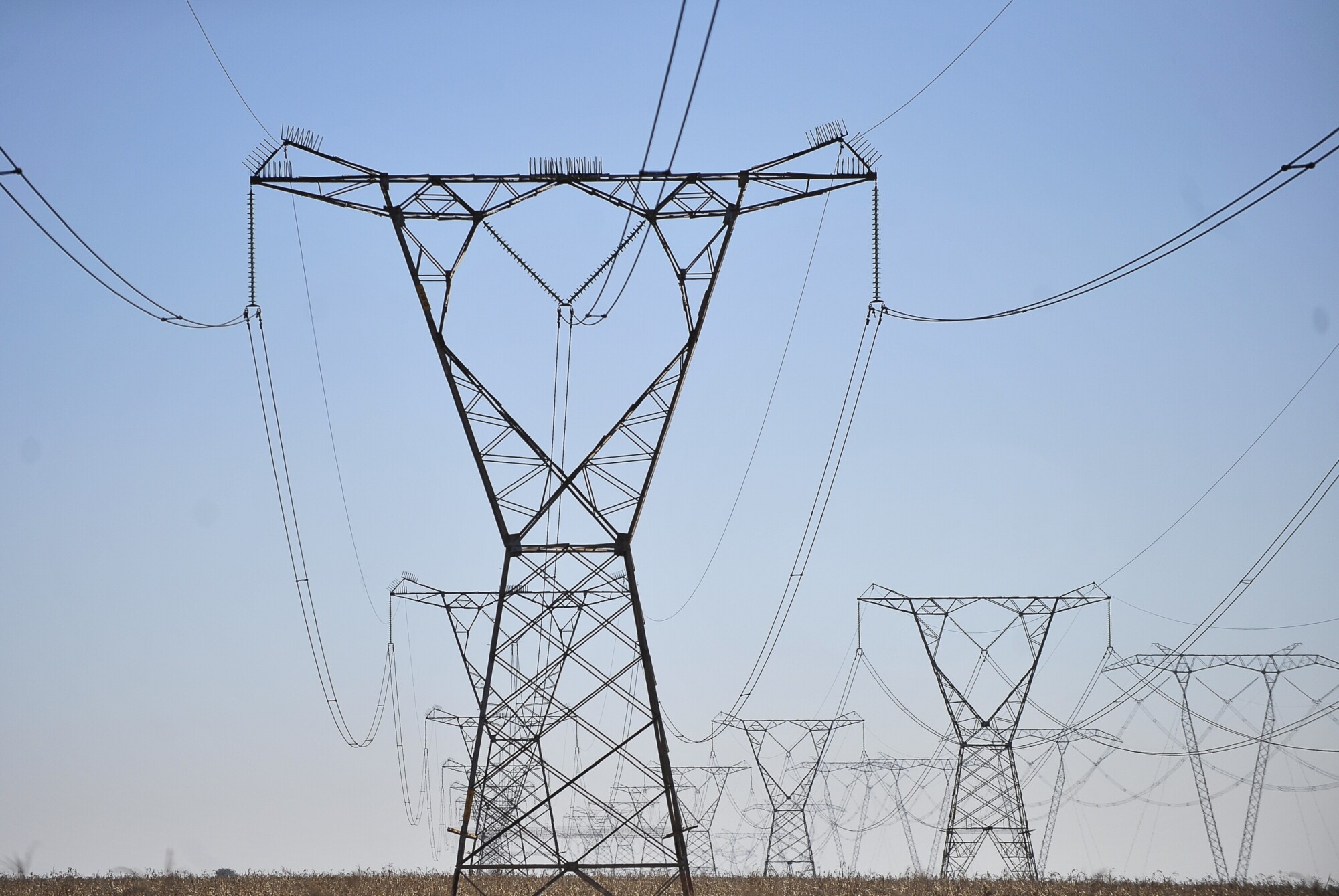 Horário de verão reduz 5% na demanda de energia em SC em horário de pico