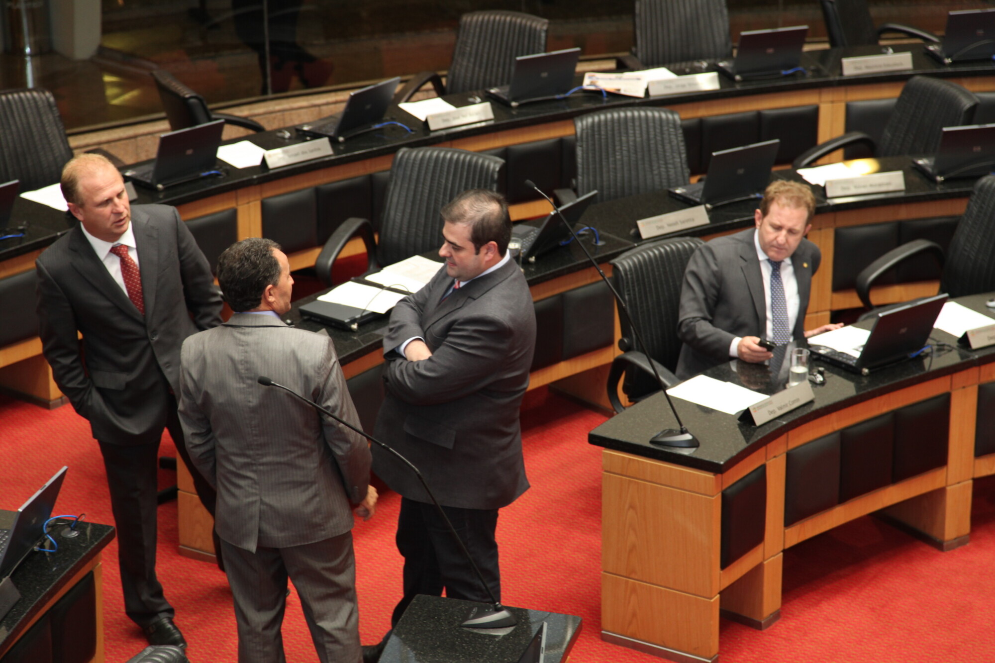Deputados debatem antecipação de ICMS e recursos para educação
