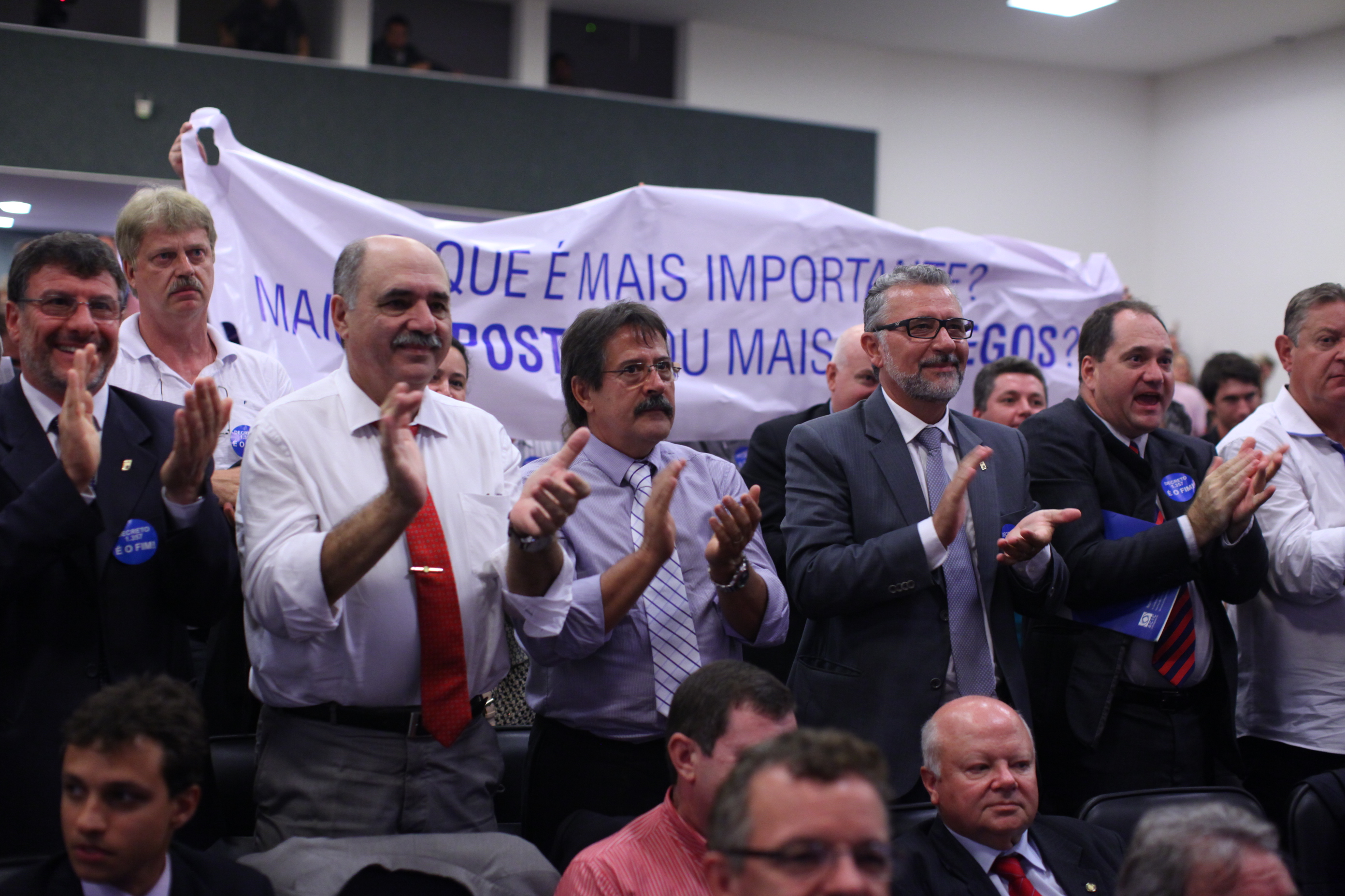Reunião da Frente Parlamentar para debater os efeitos do decreto sobre o ICMS - Foto: Lucas Gabriel Diniz