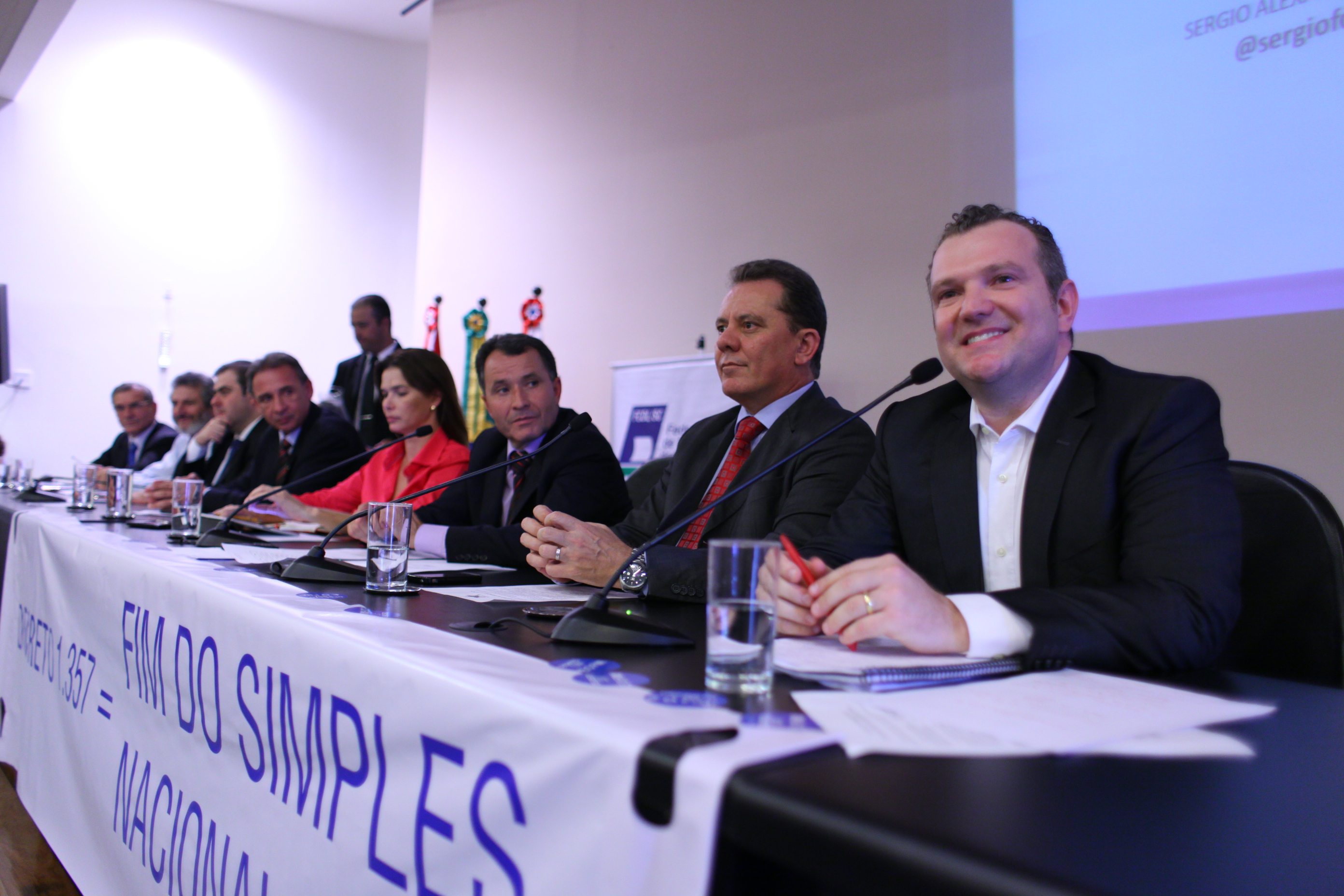 Reunião da Frente Parlamentar para debater os efeitos do decreto sobre o ICMS - Foto: Lucas Gabriel Diniz