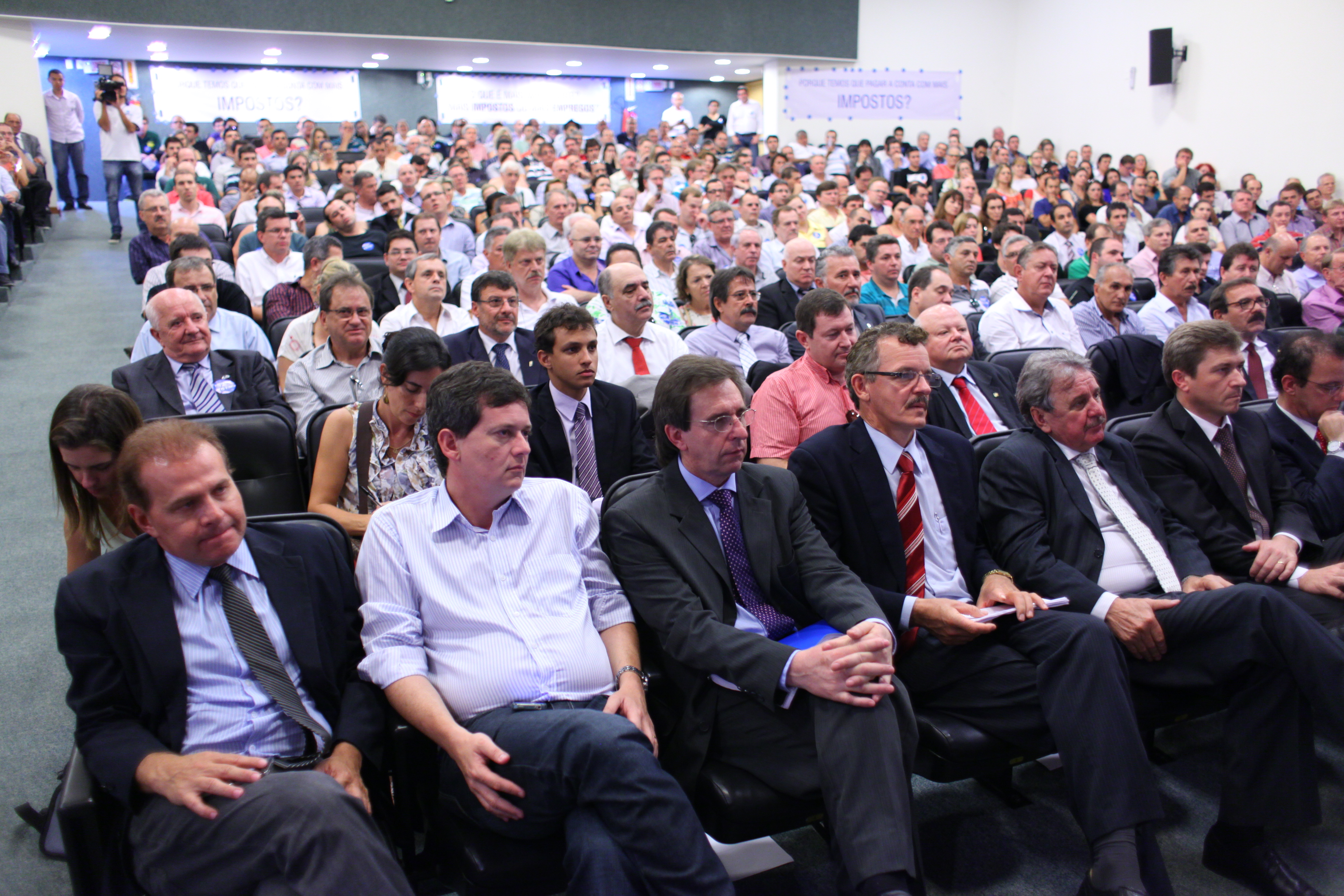 Reunião da Frente Parlamentar para debater os efeitos do decreto sobre o ICMS - Foto: Lucas Gabriel Diniz