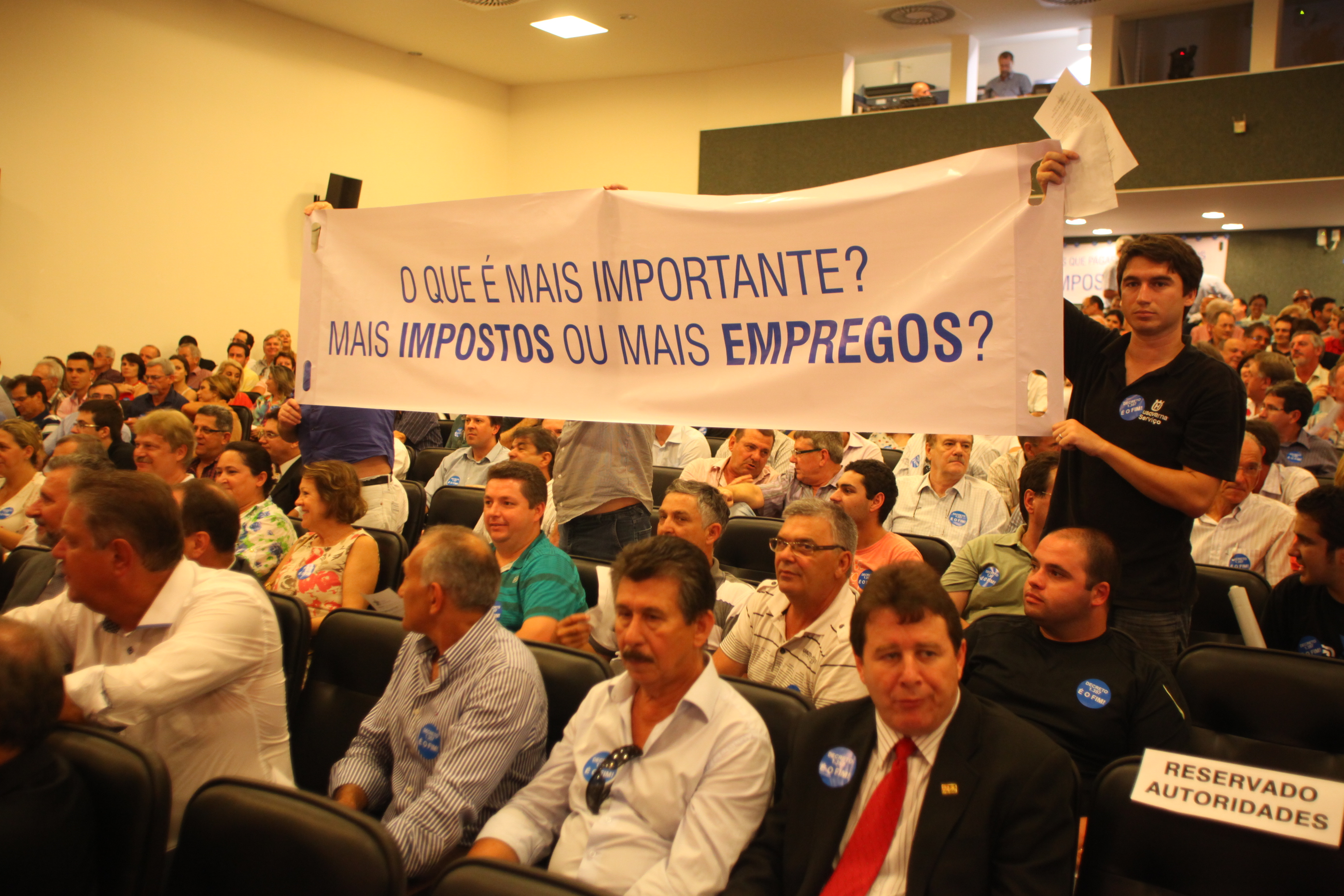 Reunião da Frente Parlamentar para debater os efeitos do decreto sobre o ICMS - Foto: Lucas Gabriel Diniz