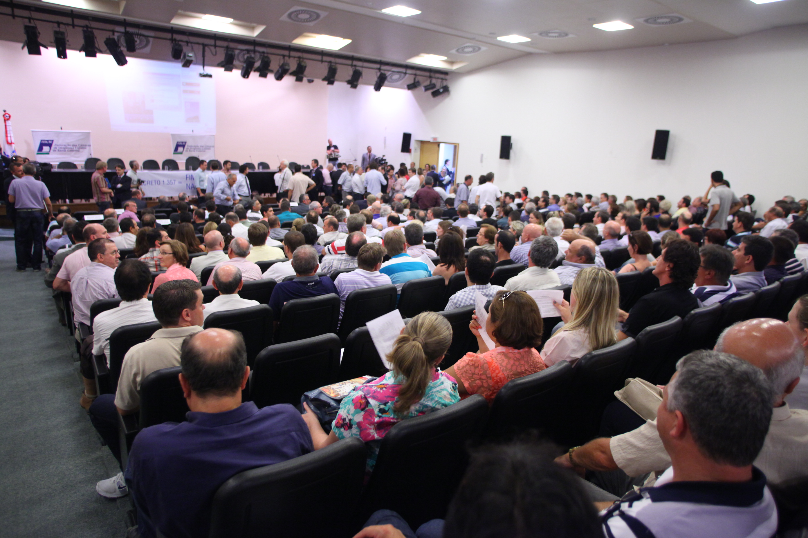 Reunião da Frente Parlamentar para debater os efeitos do decreto sobre o ICMS - Foto: Lucas Gabriel Diniz