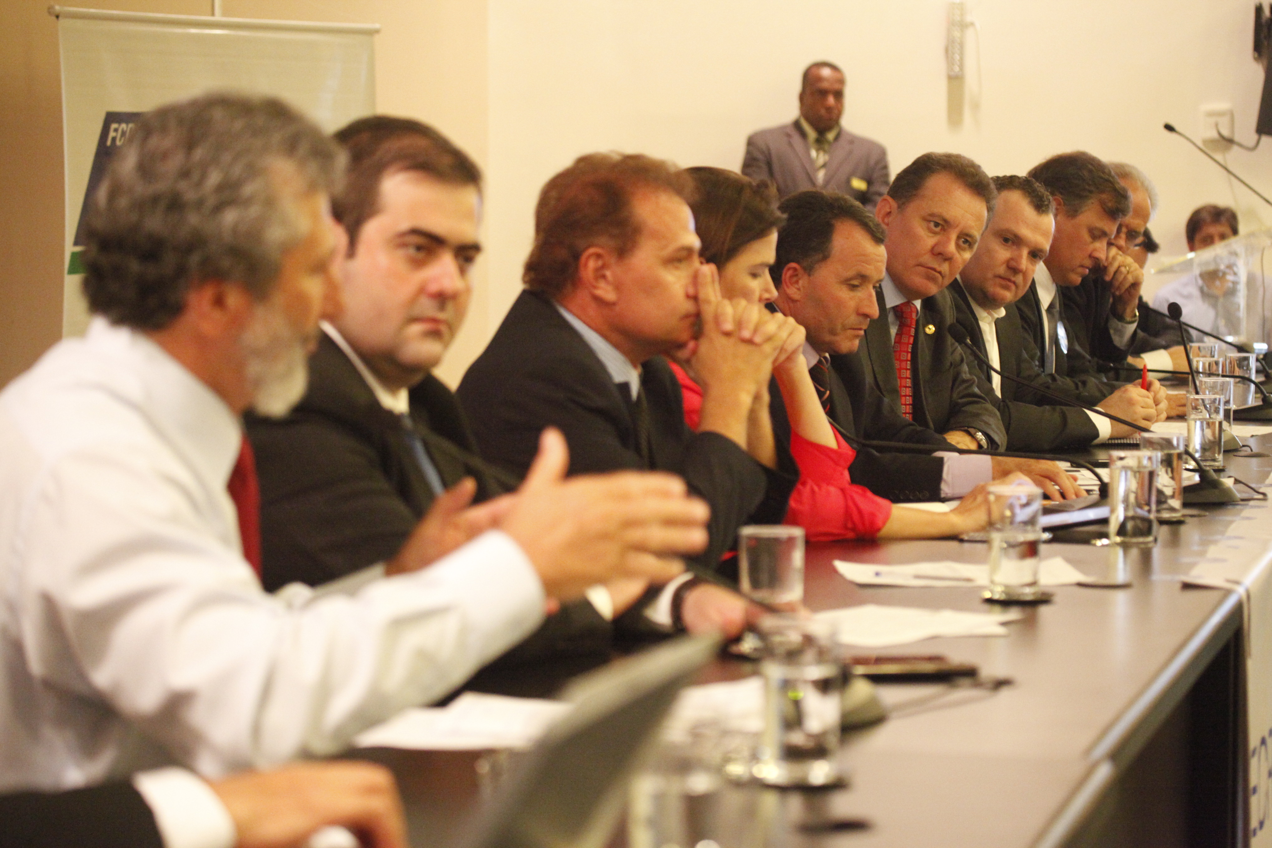 Reunião da Frente Parlamentar para debater os efeitos do decreto sobre o ICMS - Foto: Carlos Kilian