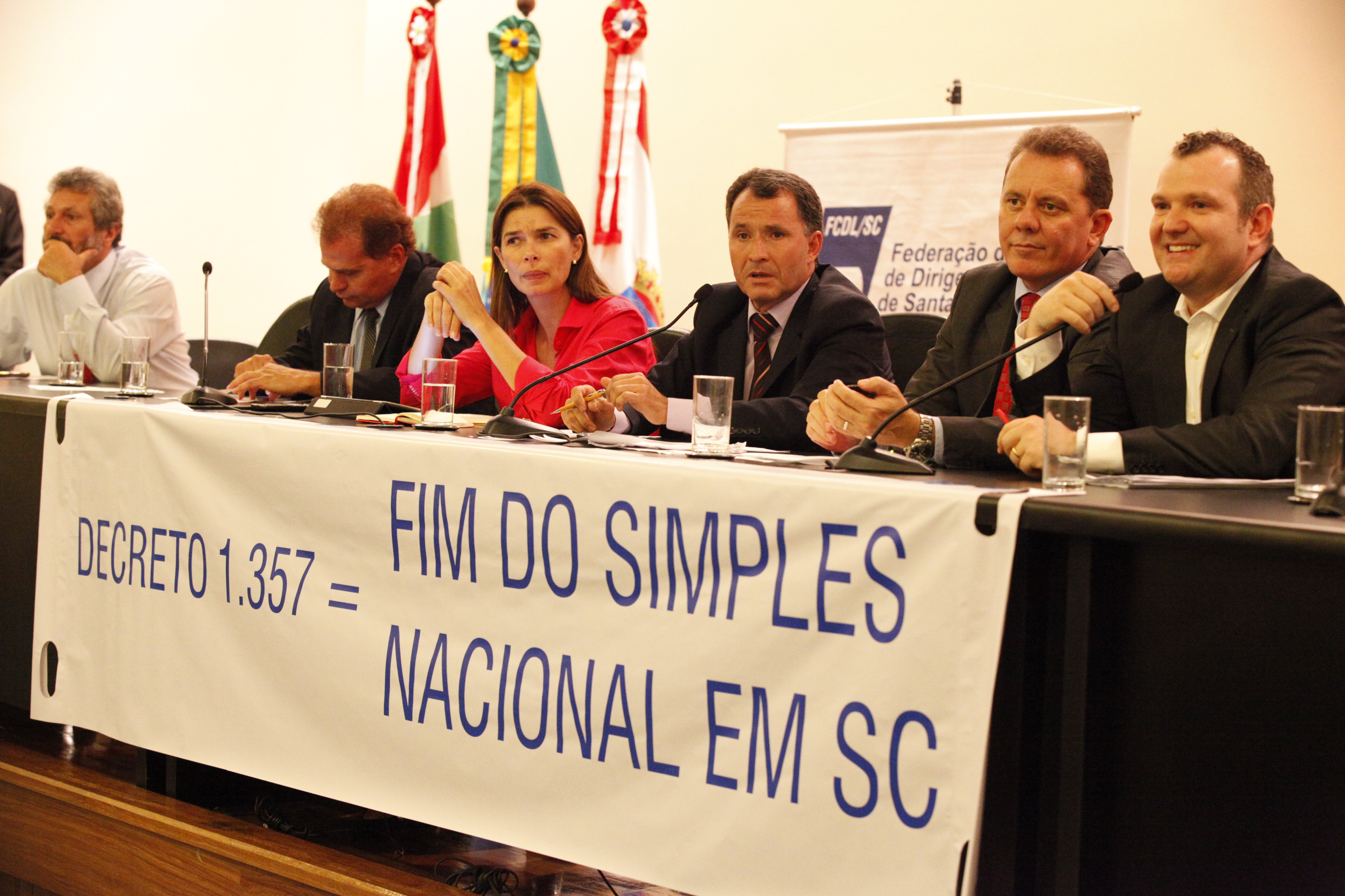 Reunião da Frente Parlamentar para debater os efeitos do decreto sobre o ICMS - Foto: Carlos Kilian