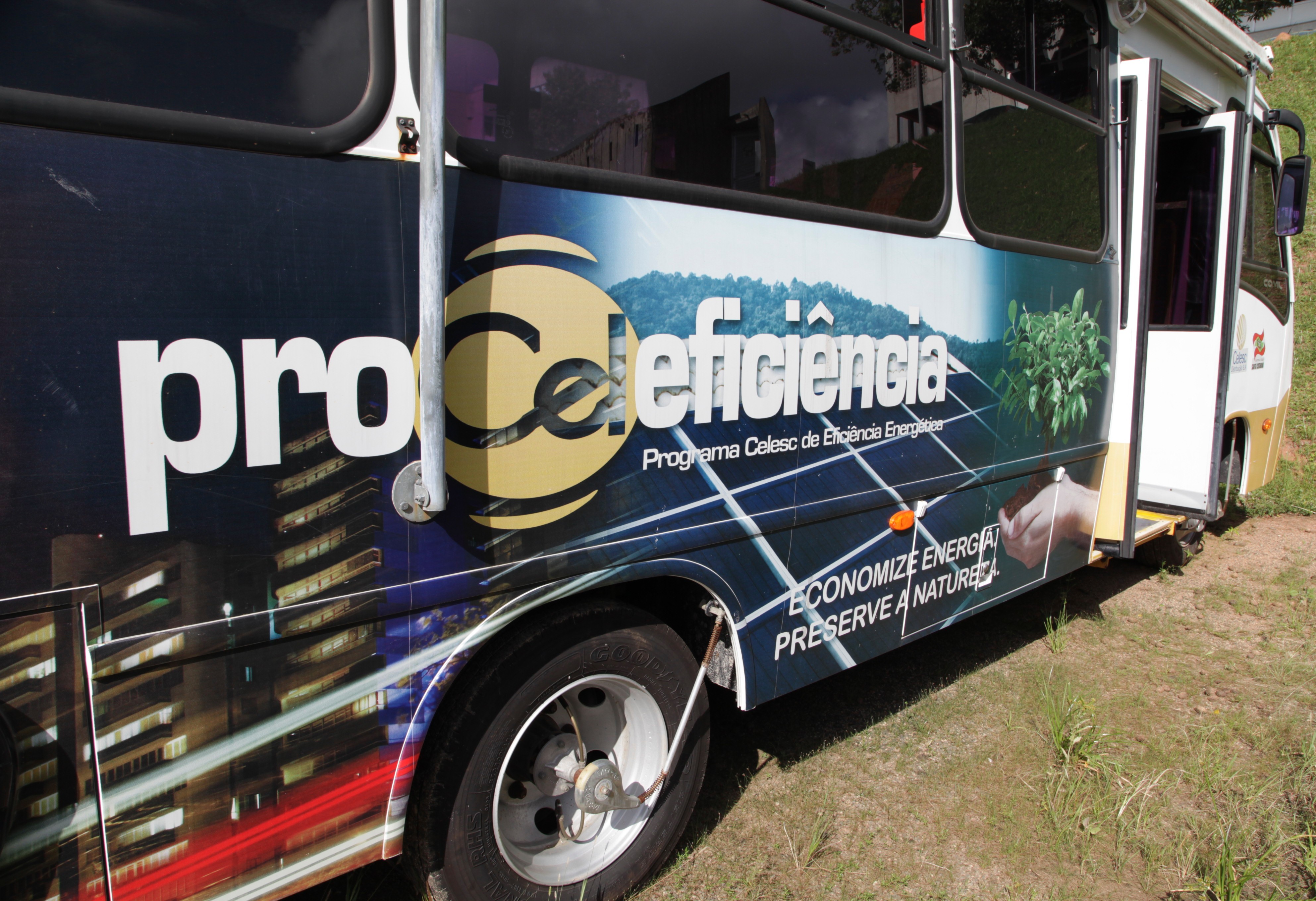 Unidade Móvel do Programa de Eficiência Energética da CELESC  Foto Carlos Kilian