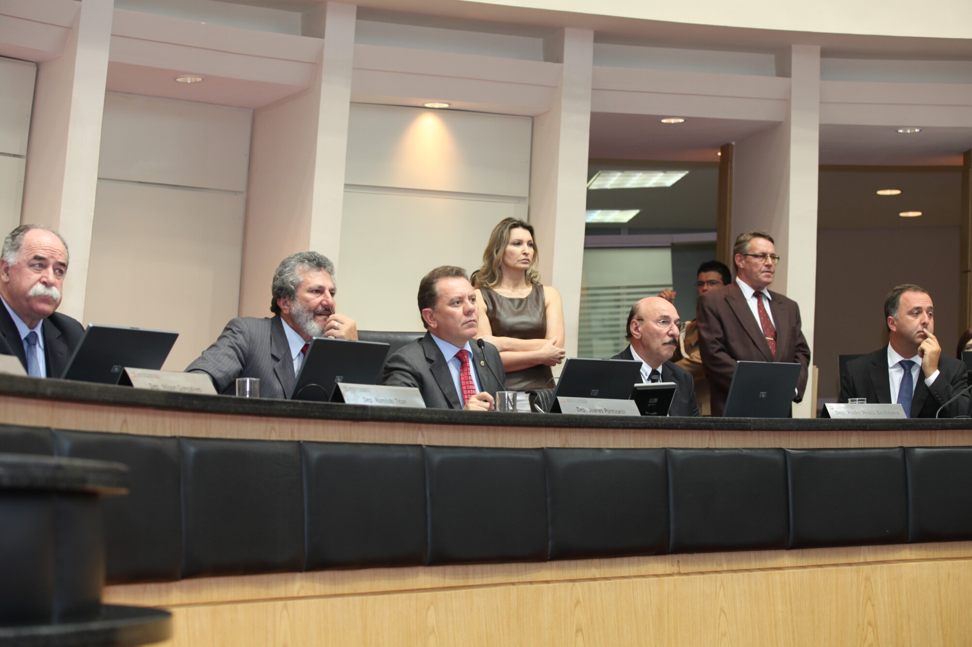 PLC prevê modificações no vencimento do magistério estadual