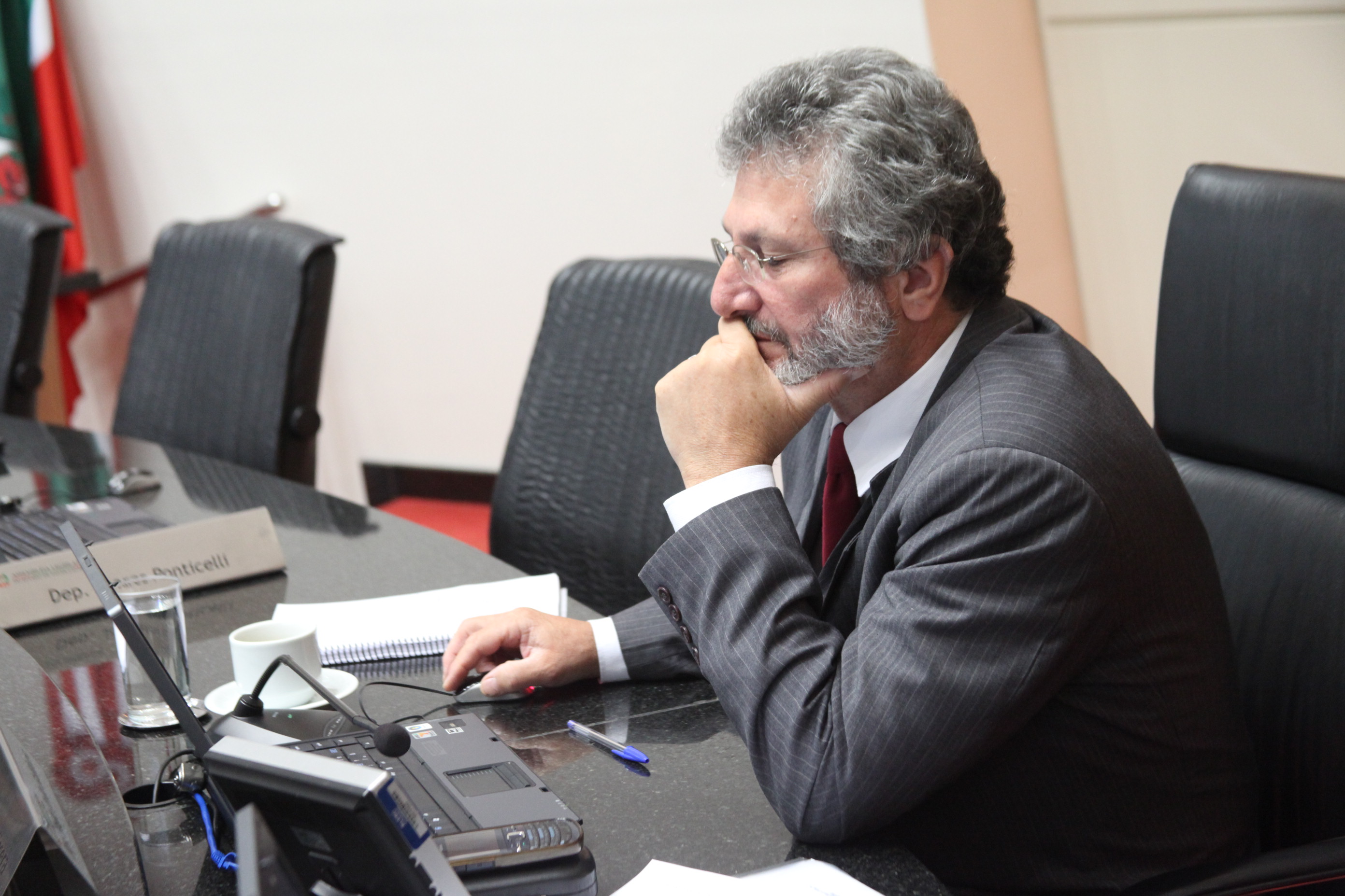 Sessão Ordinária - Plenário Osni Regis. Deputado Padre Pedro Baldissera (PT). Foto: Fábio Queiroz