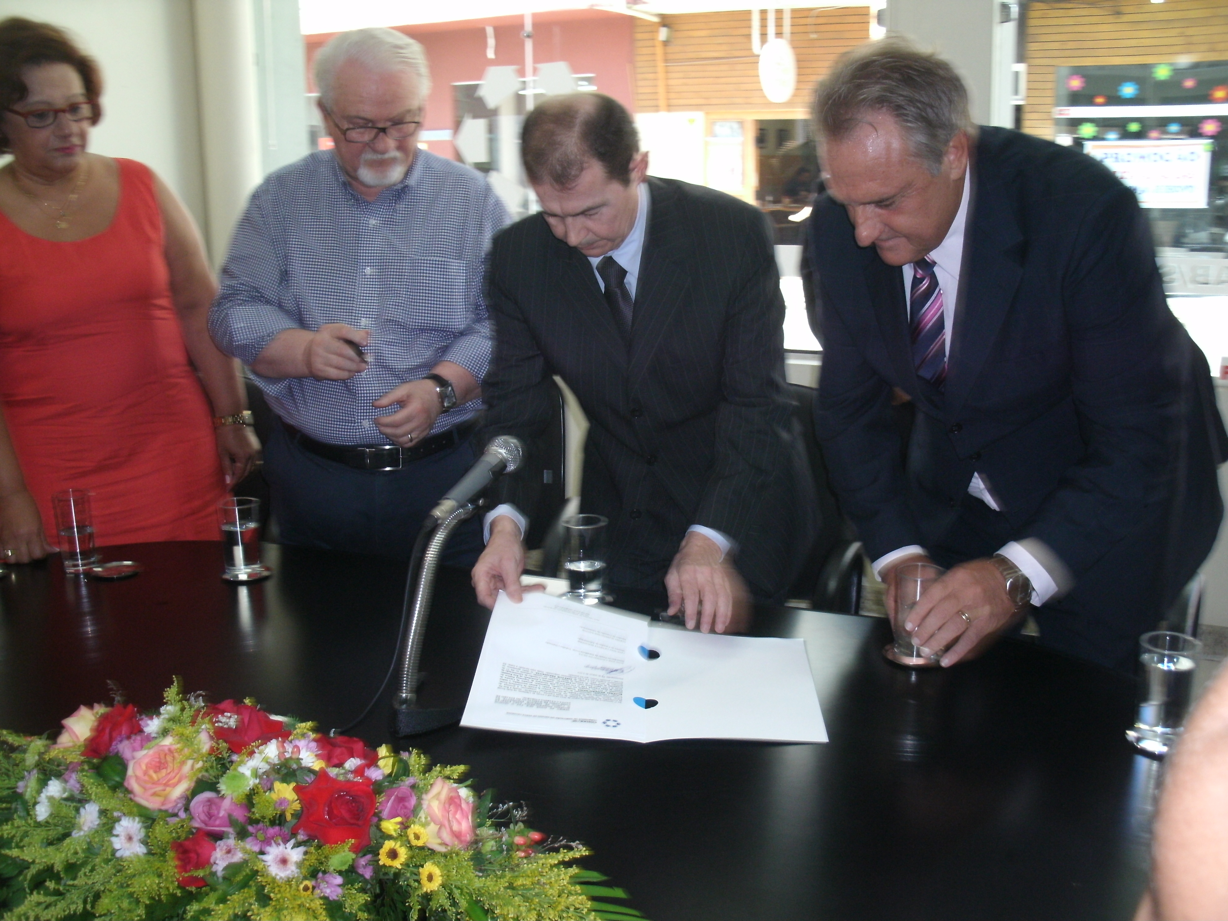 Deputada Dirce prestigia posse do novo diretor presidente da Cohab