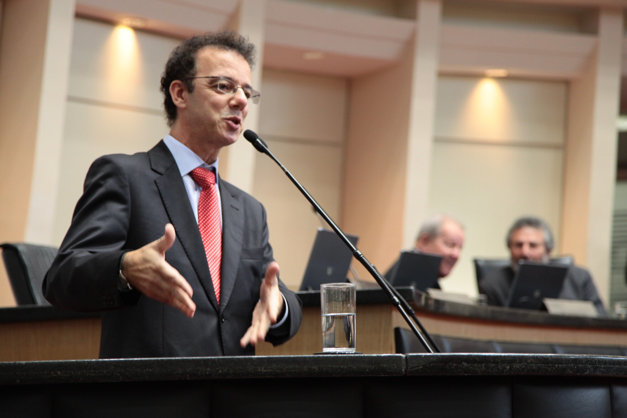 Ismael apresenta relatório com números sobre a relação álcool e direção