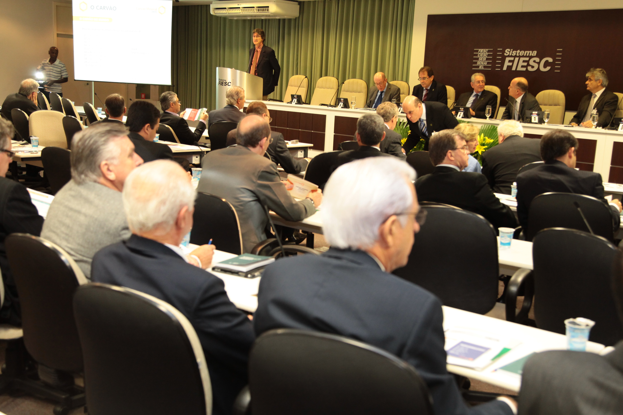 Reunião da diretoria da FIESC com o Secretário-executivo do Ministério de Minas e Energia, Márcio Zimmermann. Foto: Miriam Zomer