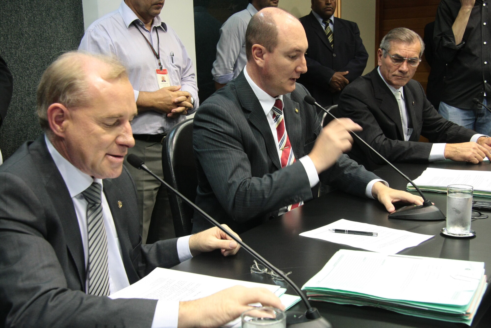 CCJ aprecia três projetos e marca debate sobre segurança para 9 de abril