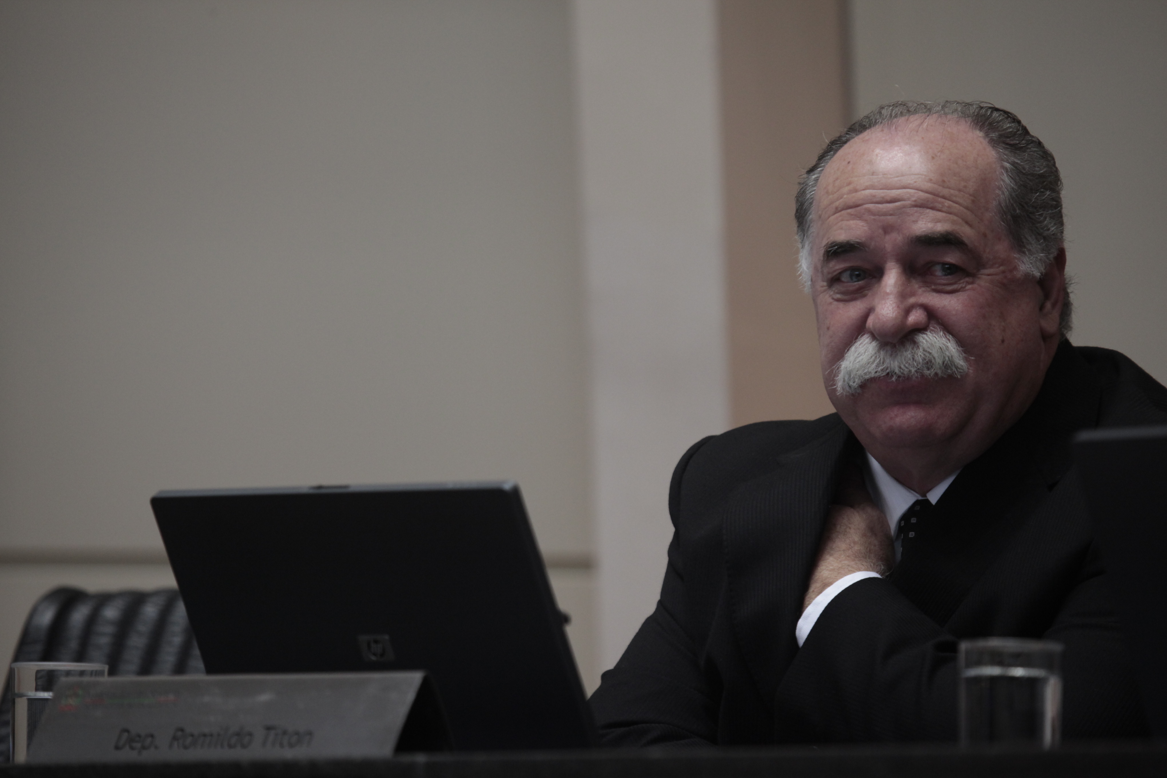 Sessão Ordinária - Plenário Osni Régis - Deputado Romildo Titon (PMDB) - Foto: Carlos Kilian