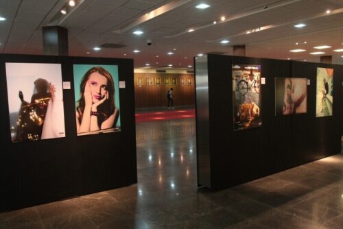 Mulheres são homenageadas com exposição fotográfica
