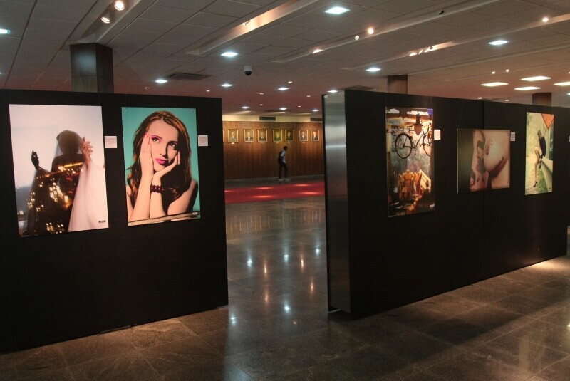 Mulheres são homenageadas com exposição fotográfica