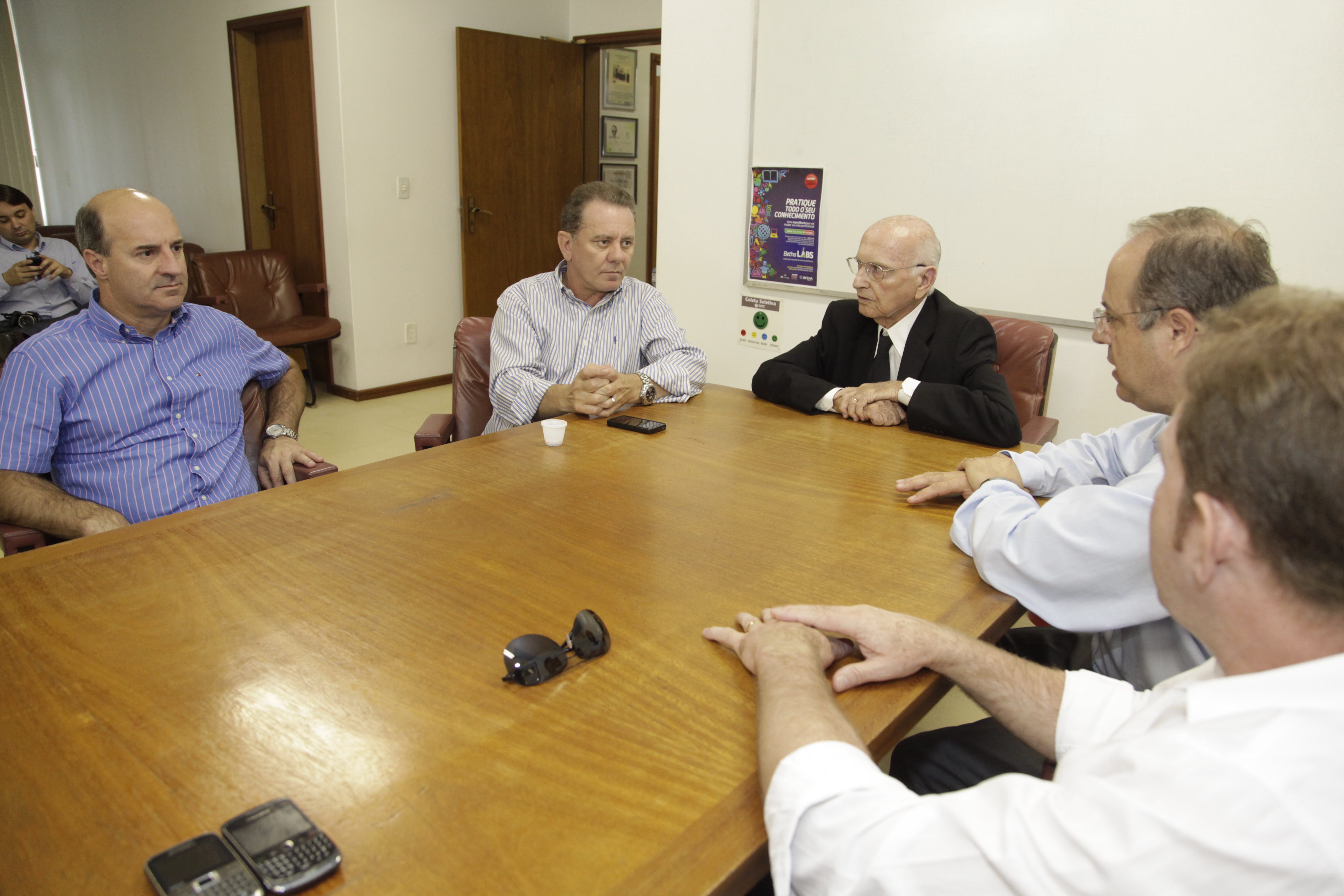 Presidente Joares Ponticelli,  Deputado José Milton Scheffer e Deputado Valmir Comin em reunião com Sr. Ruy Hulsen Pres SIECE-SC e Sr. Fernando Zancan Diretor Executivo SATC