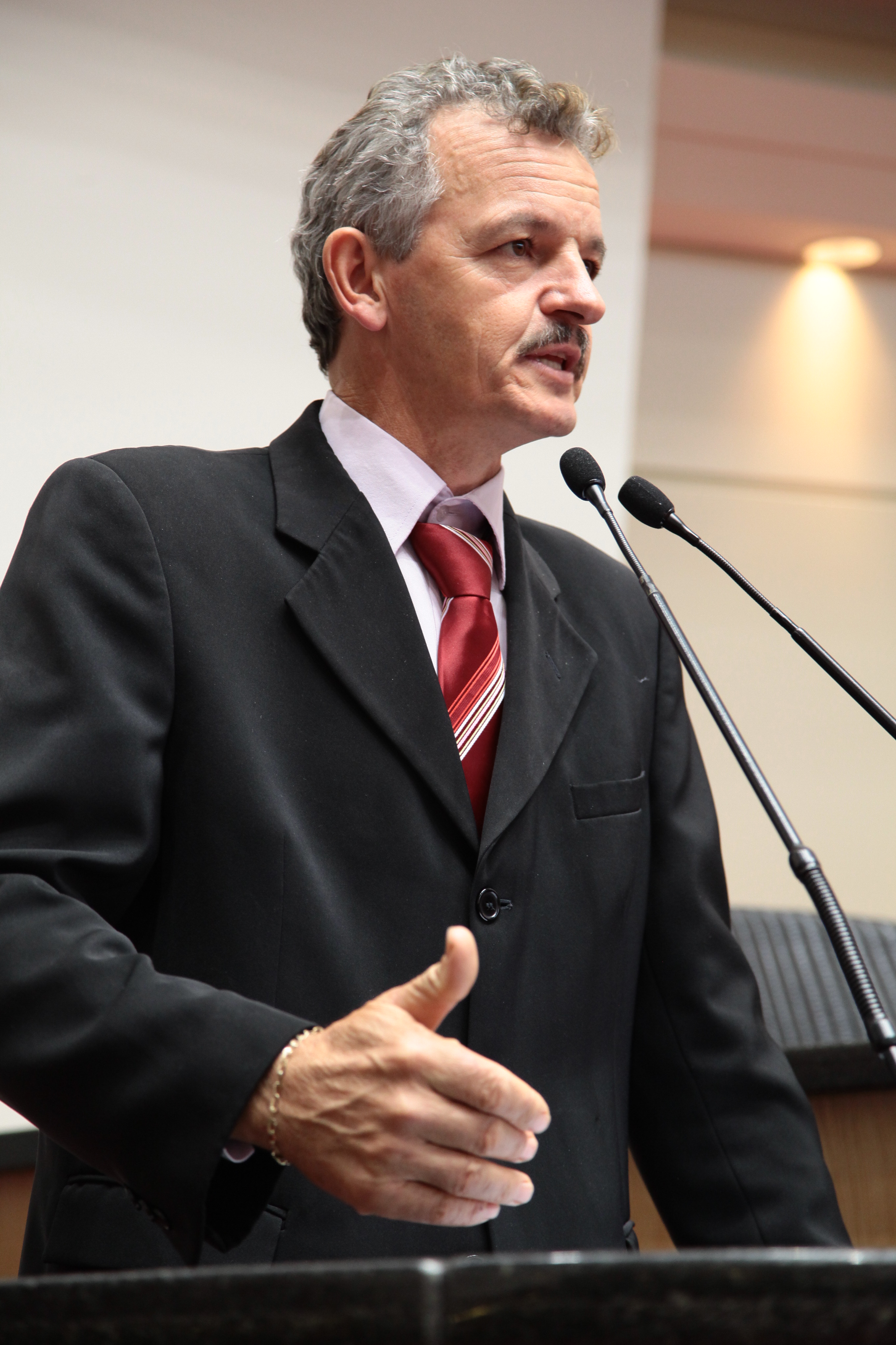 Sessão Ordinária Plenário Osni Régis. Dirceu Dresch (PT). Foto: Miriam Zomer
