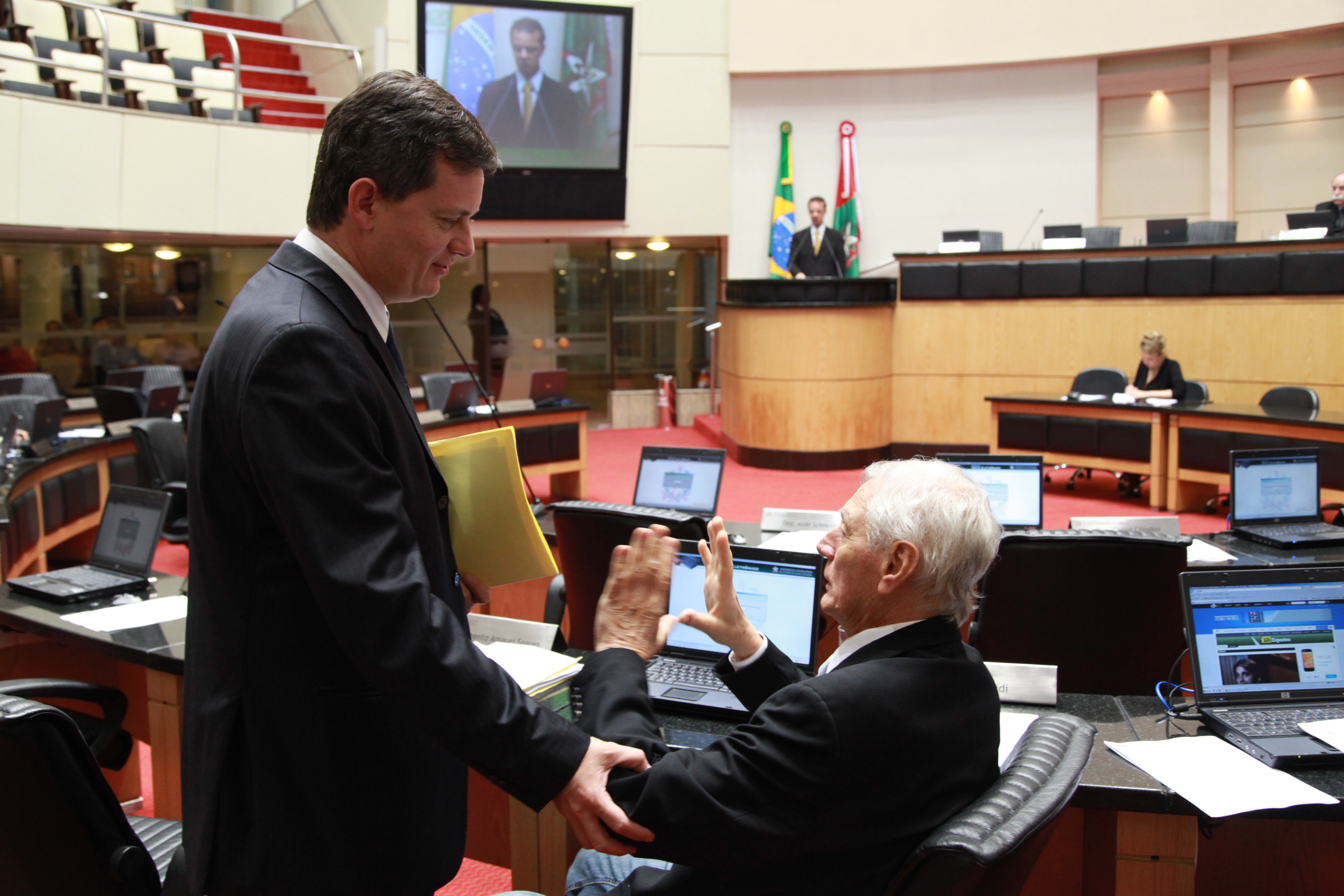 Sessão Ordinária Plenário Osni Régis. Foto: Miriam Zomer