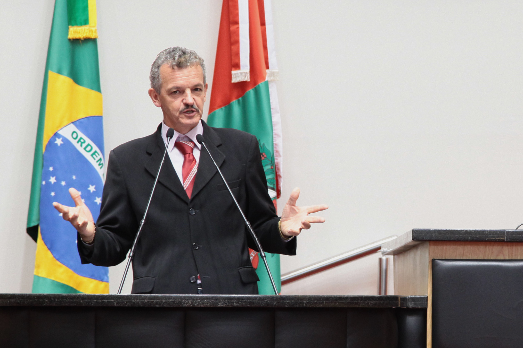 Sessão Ordinária Plenário Osni Régis. Dirceu Dresch (PT). Foto: Miriam Zomer