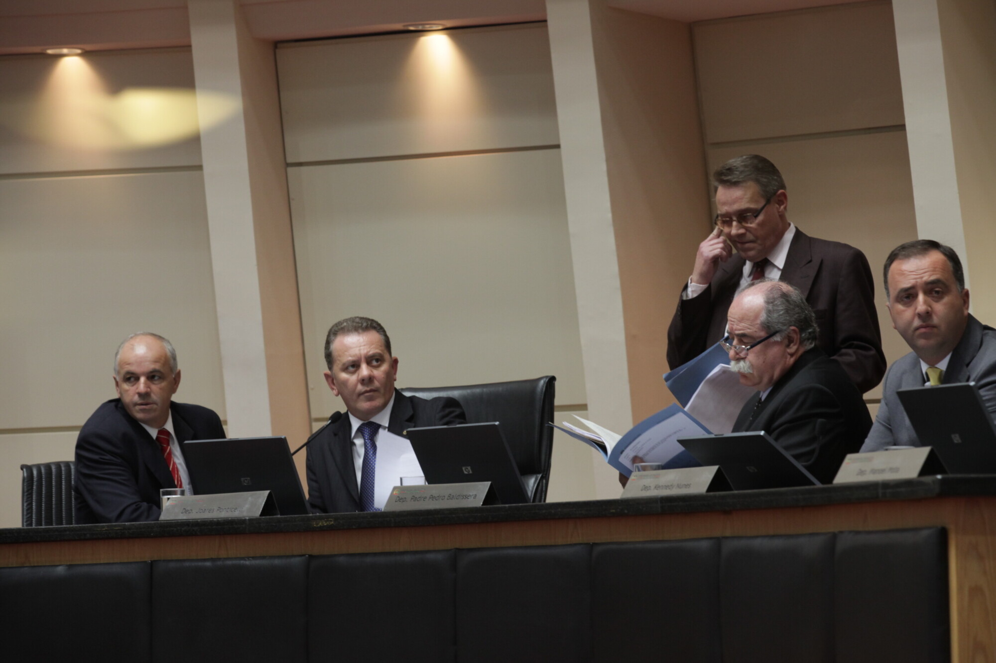 Assembleia aprova contas do governo relativas a 2009