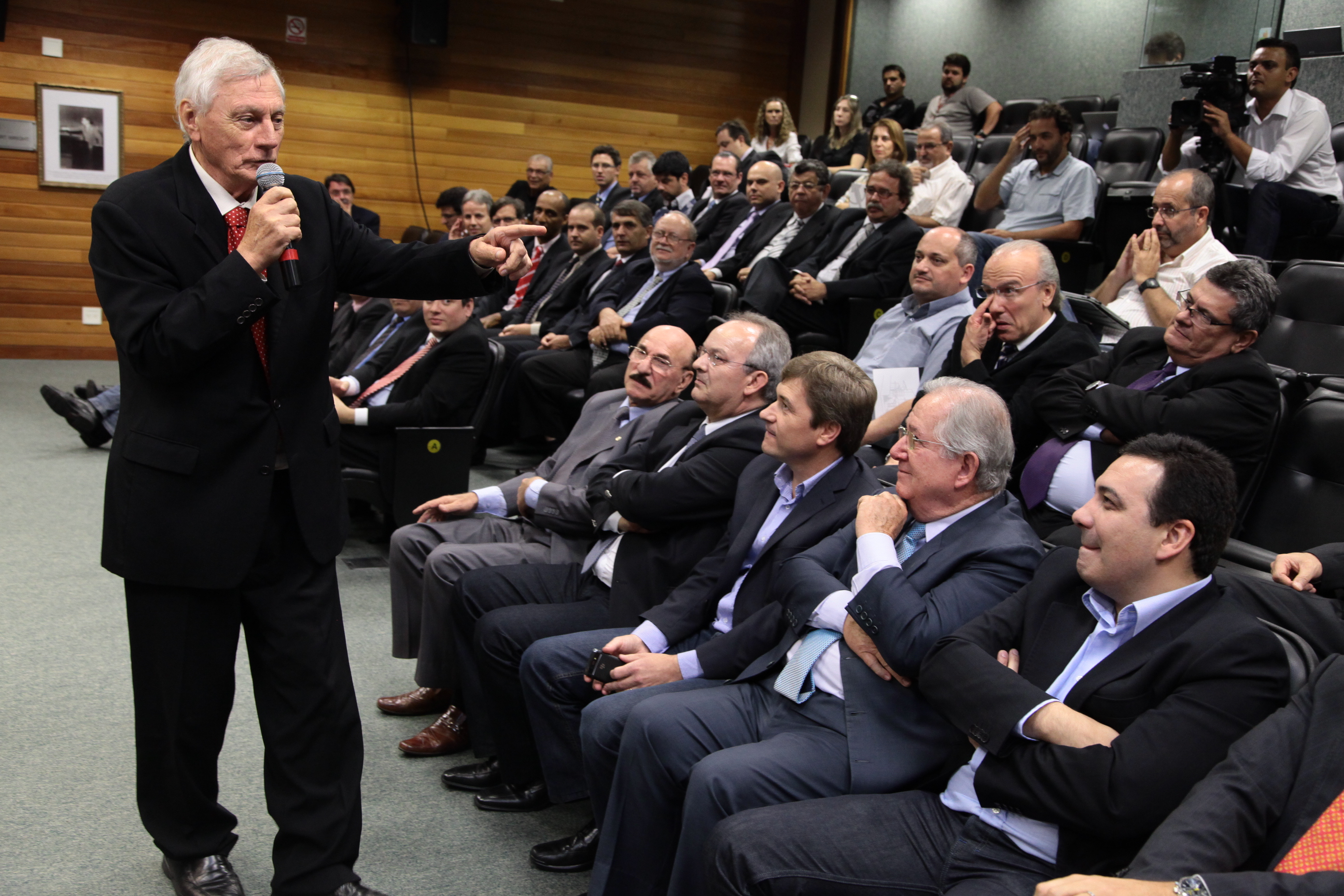 Audiência sobre o Centro de Inovação de Tubarão. Deputado Altair Gudi. Foto: Miriam Zomer