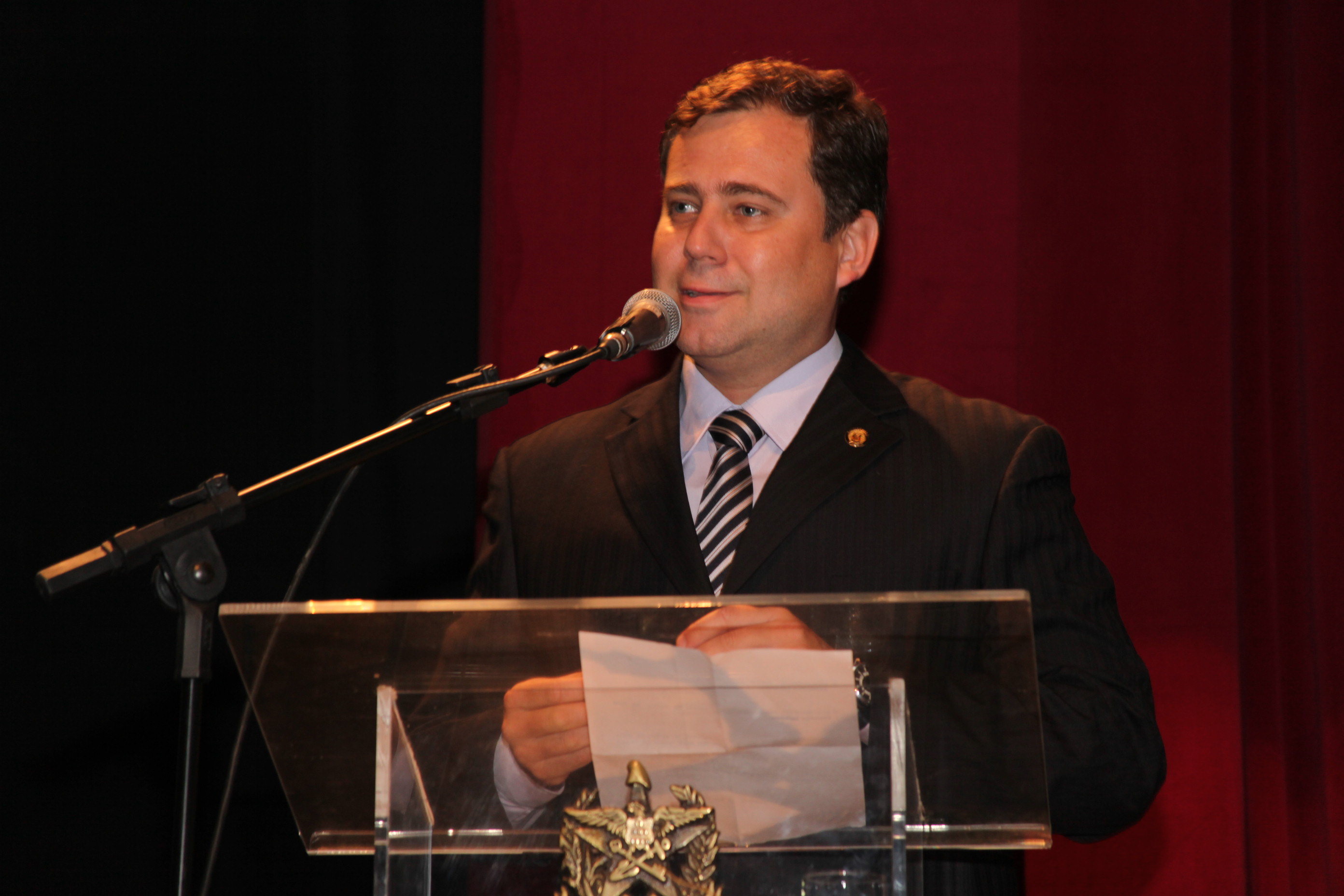 Governador Raimundo Colombo dá posse aos 40 defensores públicos de Santa Catarina. Foto: Fábio Queiroz
