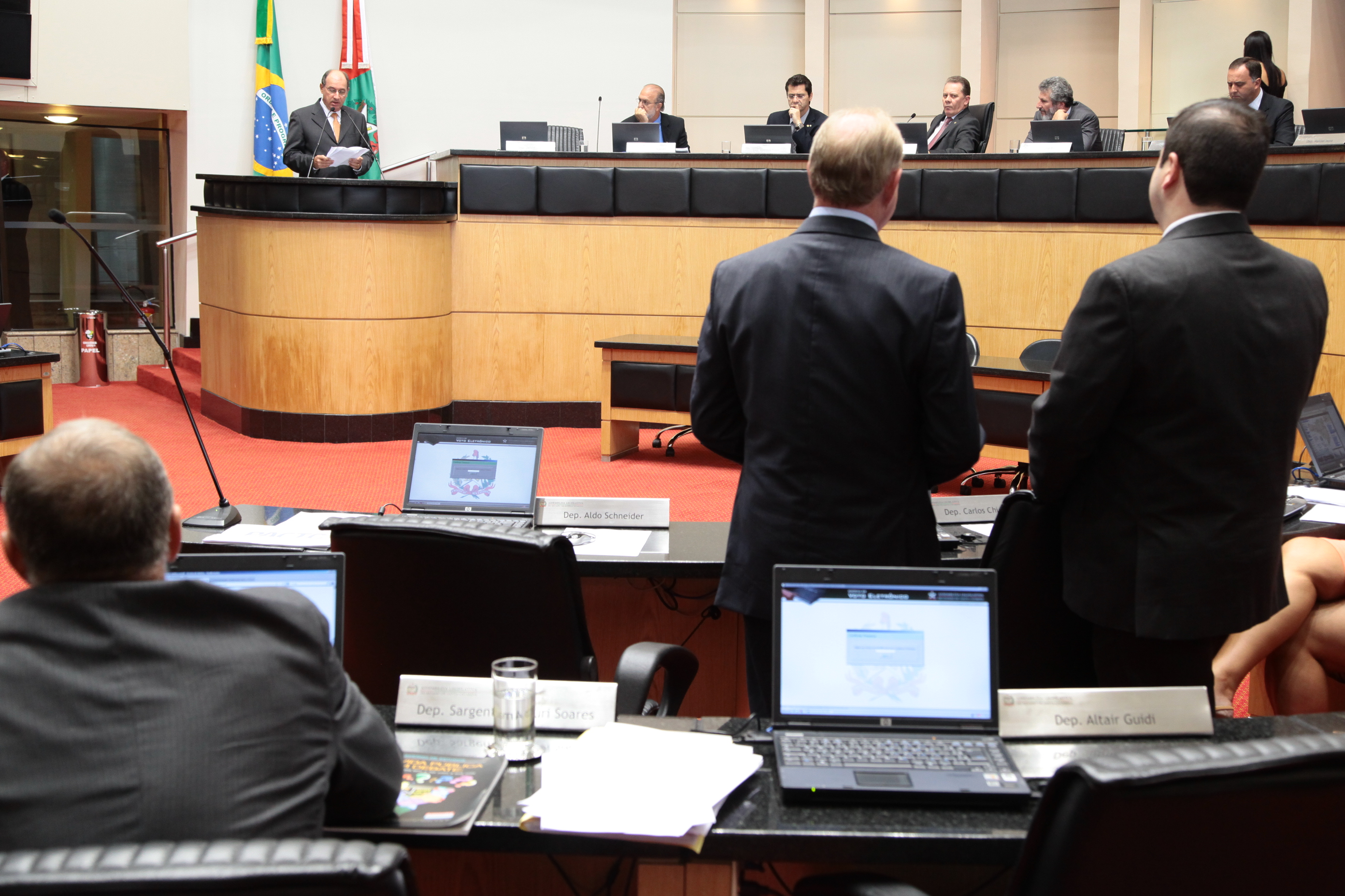 Sessão Ordinária - Plenário Osni Régis. Foto: Miriam Zomer