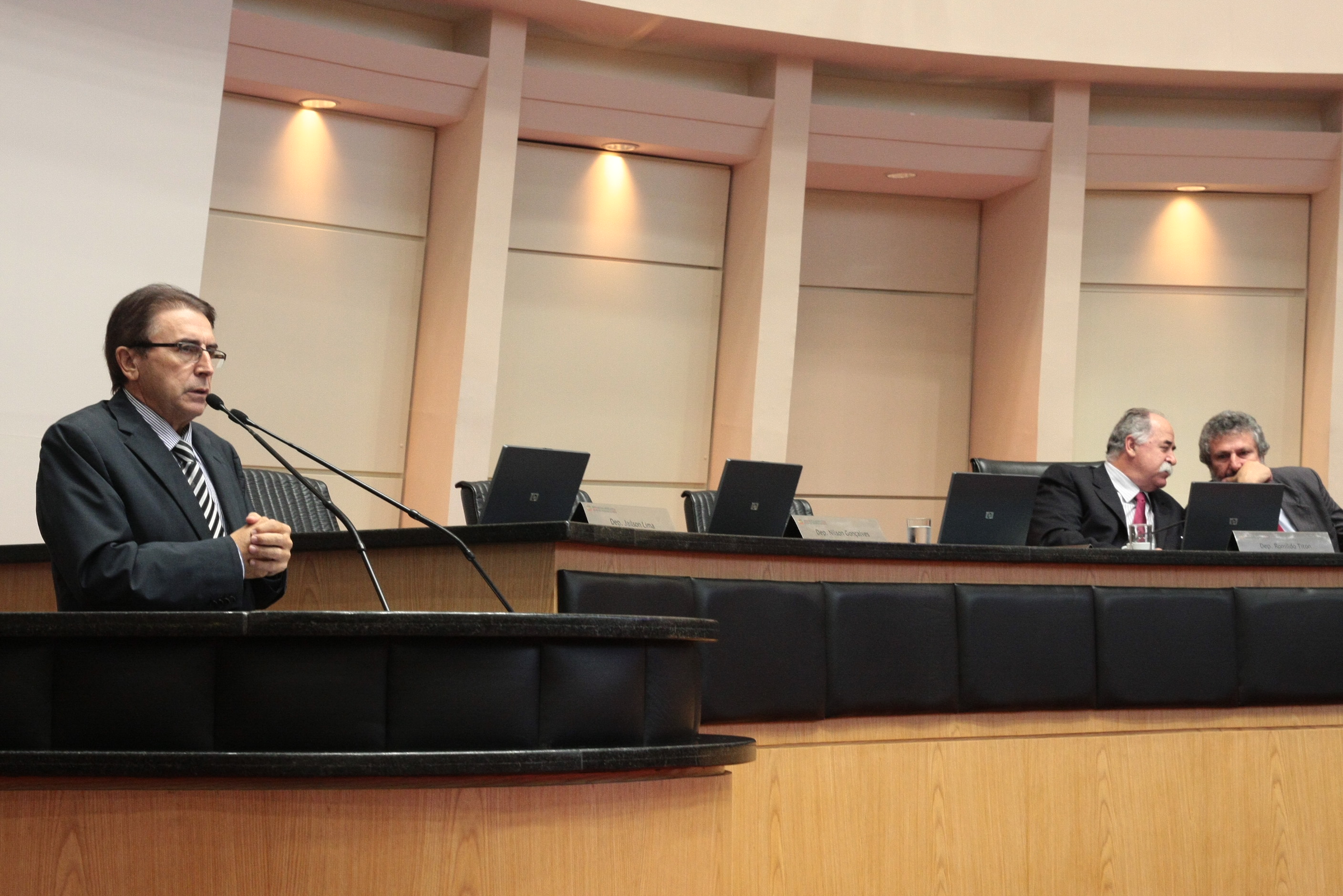 Sessão Ordinária - Plenário Osni Régis - Deputado: Antônio Aguiar (PMDB) - Foto: Eduardo Guedes de Oliveira