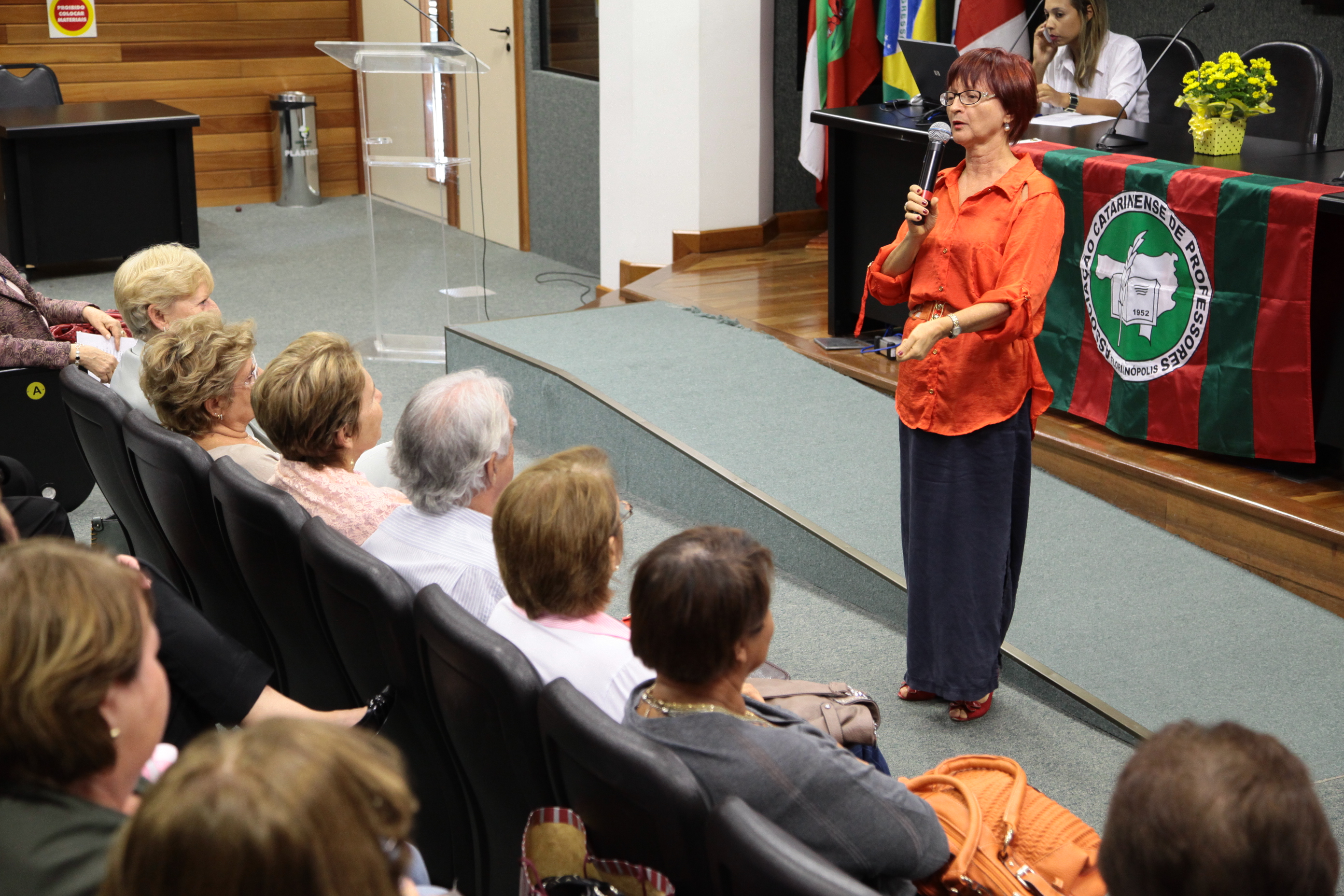 Palestra sobre Visão Holística da Saúde, aos professores associados da grande Florianópolis. Palestrante Marisa Assunta Fantin. Foto: Miriam Zomer