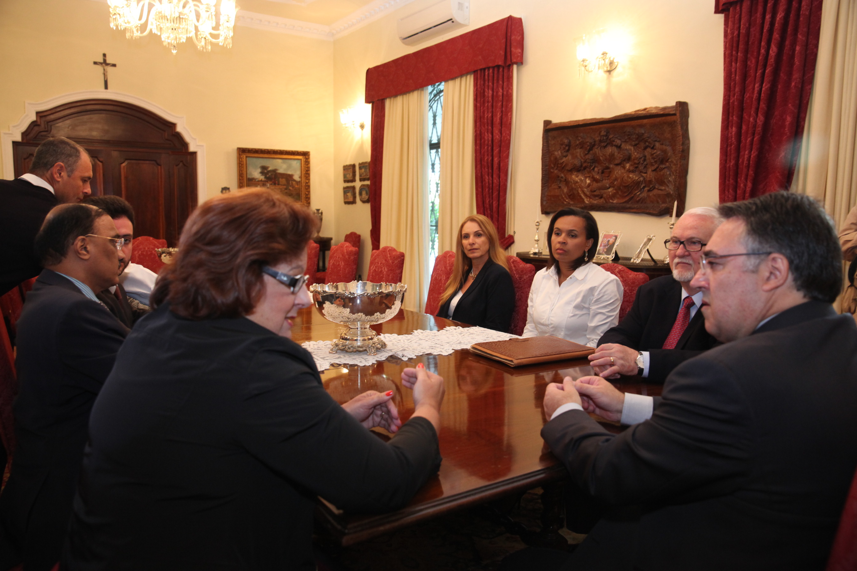 Deputada Dirce Heiderscheidt (PMDB) e o Presidente da Federação Internacional sobre o Envelhecimento Doutor Krishnamurthy Gangadharan reúnem-se com o governador de SC Raimundo Colombo.