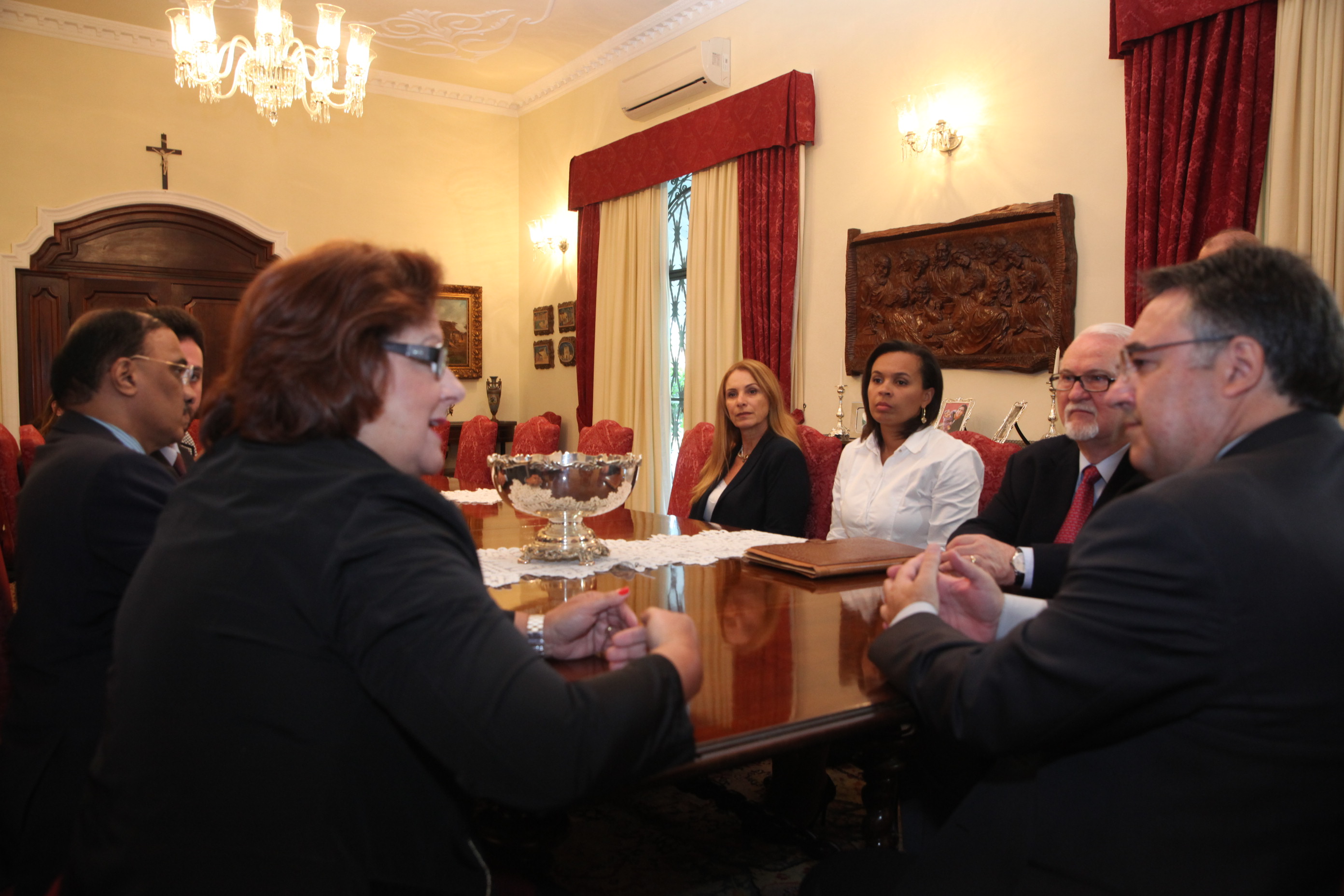 Deputada Dirce Heiderscheidt (PMDB) e o Presidente da Federação Internacional sobre o Envelhecimento Doutor Krishnamurthy Gangadharan reúnem-se com o governador de SC Raimundo Colombo.
