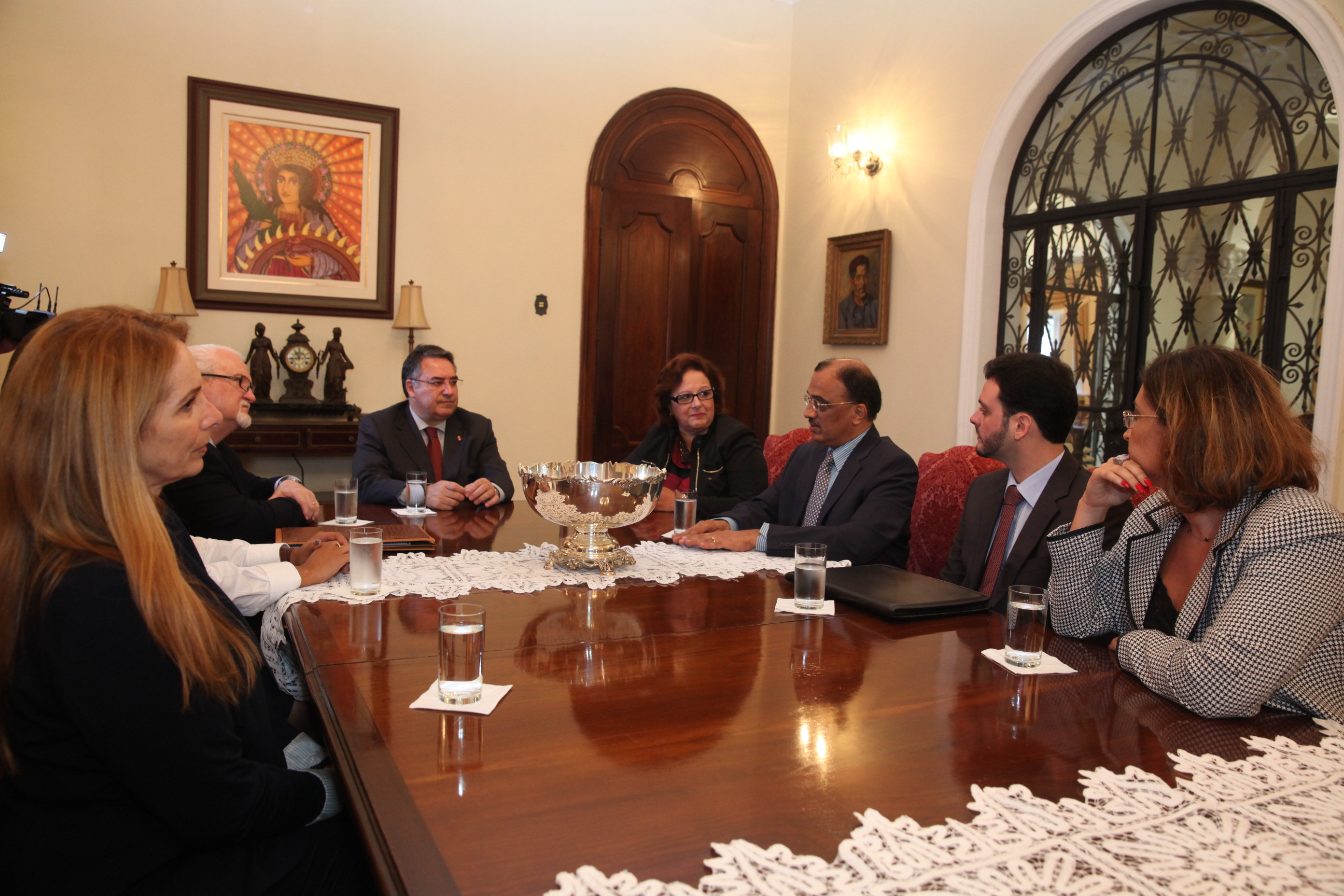 Deputada Dirce Heiderscheidt (PMDB) e o Presidente da Federação Internacional sobre o Envelhecimento Doutor Krishnamurthy Gangadharan reúnem-se com o governador de SC Raimundo Colombo.