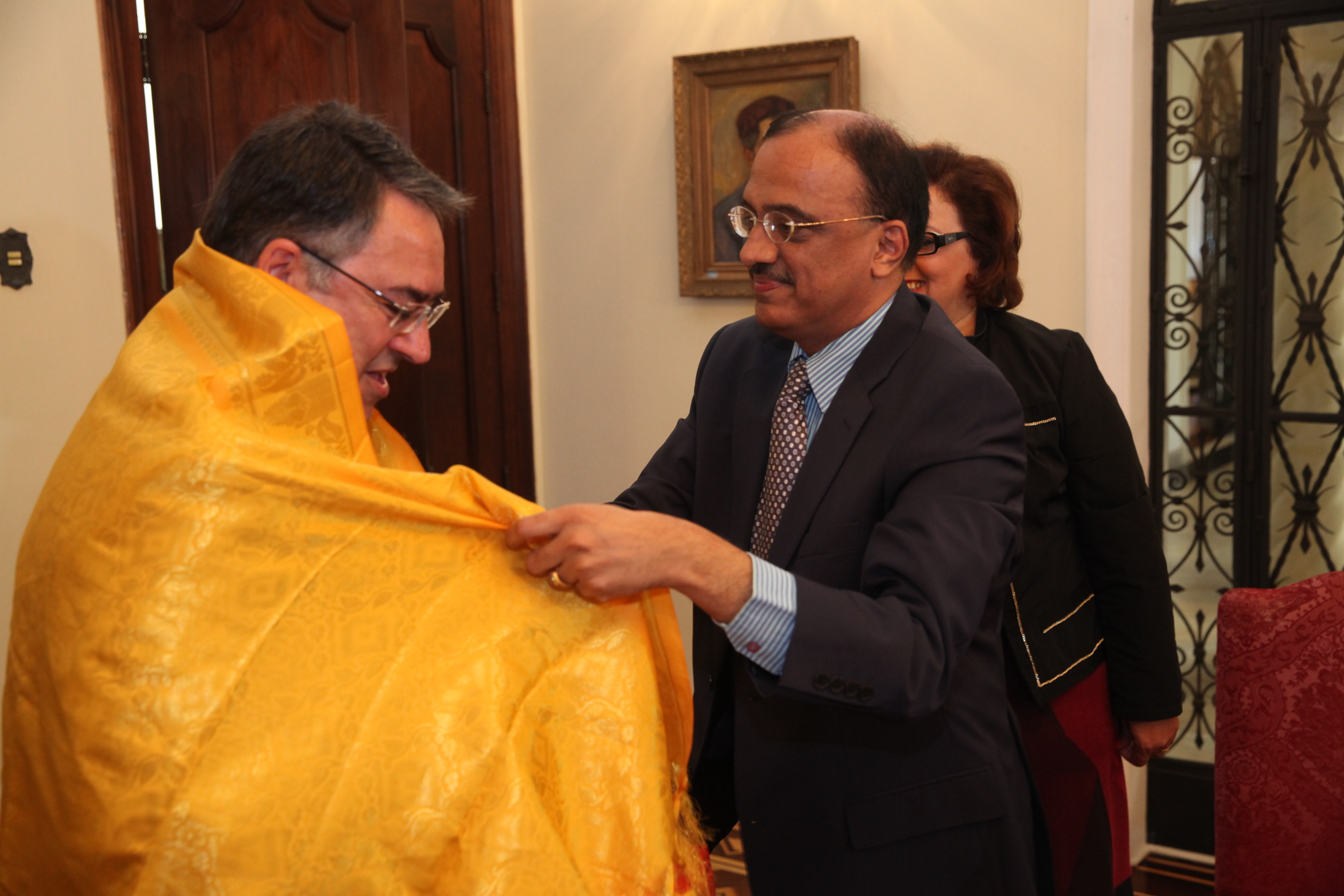Deputada Dirce Heiderscheidt (PMDB) e o Presidente da Federação Internacional sobre o Envelhecimento Doutor Krishnamurthy Gangadharan reúnem-se com o governador de SC Raimundo Colombo.