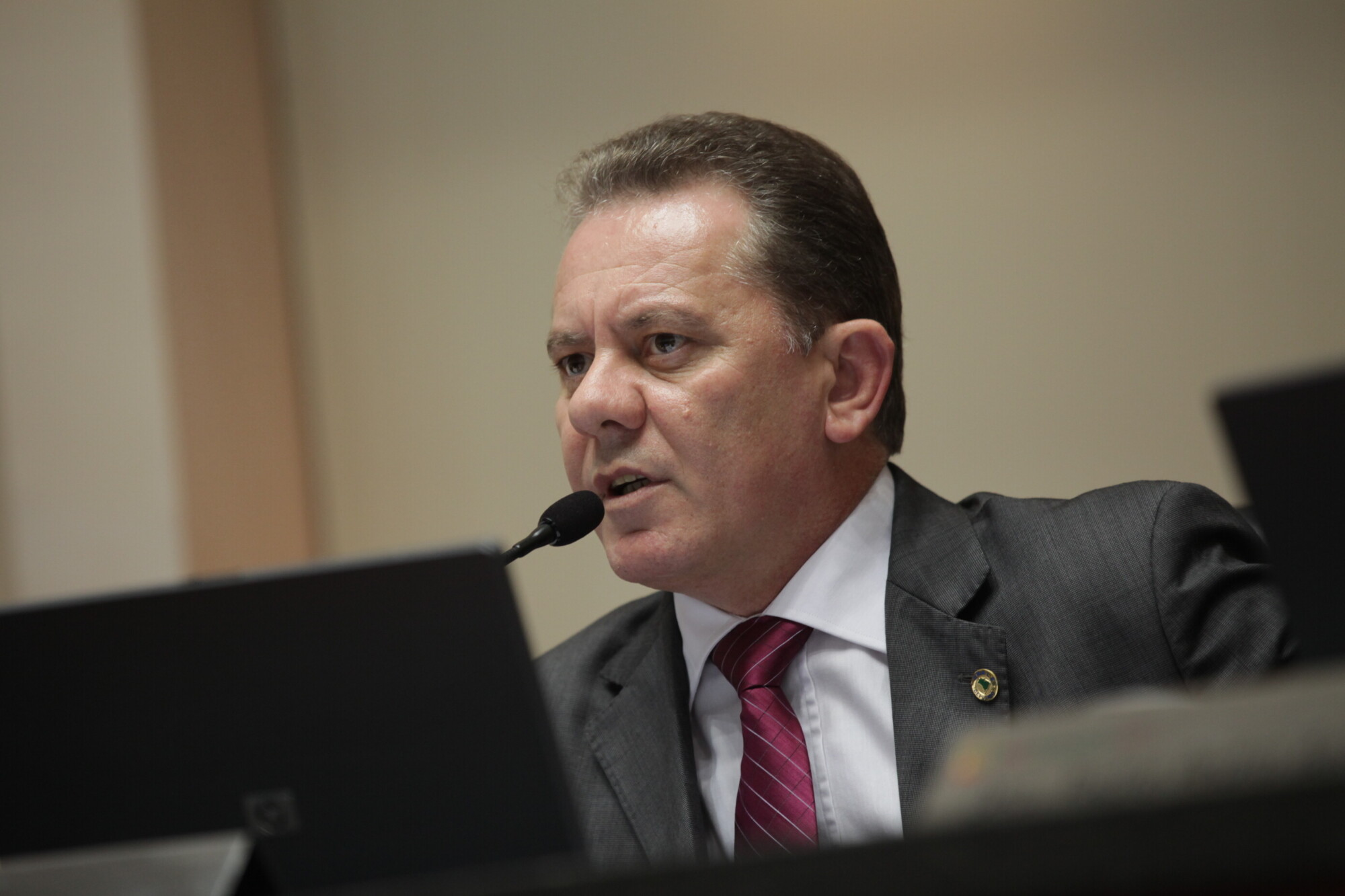 Ponticelli repercute consequências da dívida dos estados e municípios