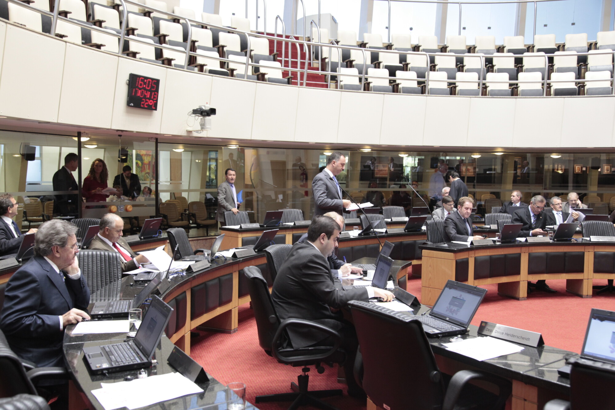 Obras do Pacto por Santa Catarina monopolizam os debates legislativos