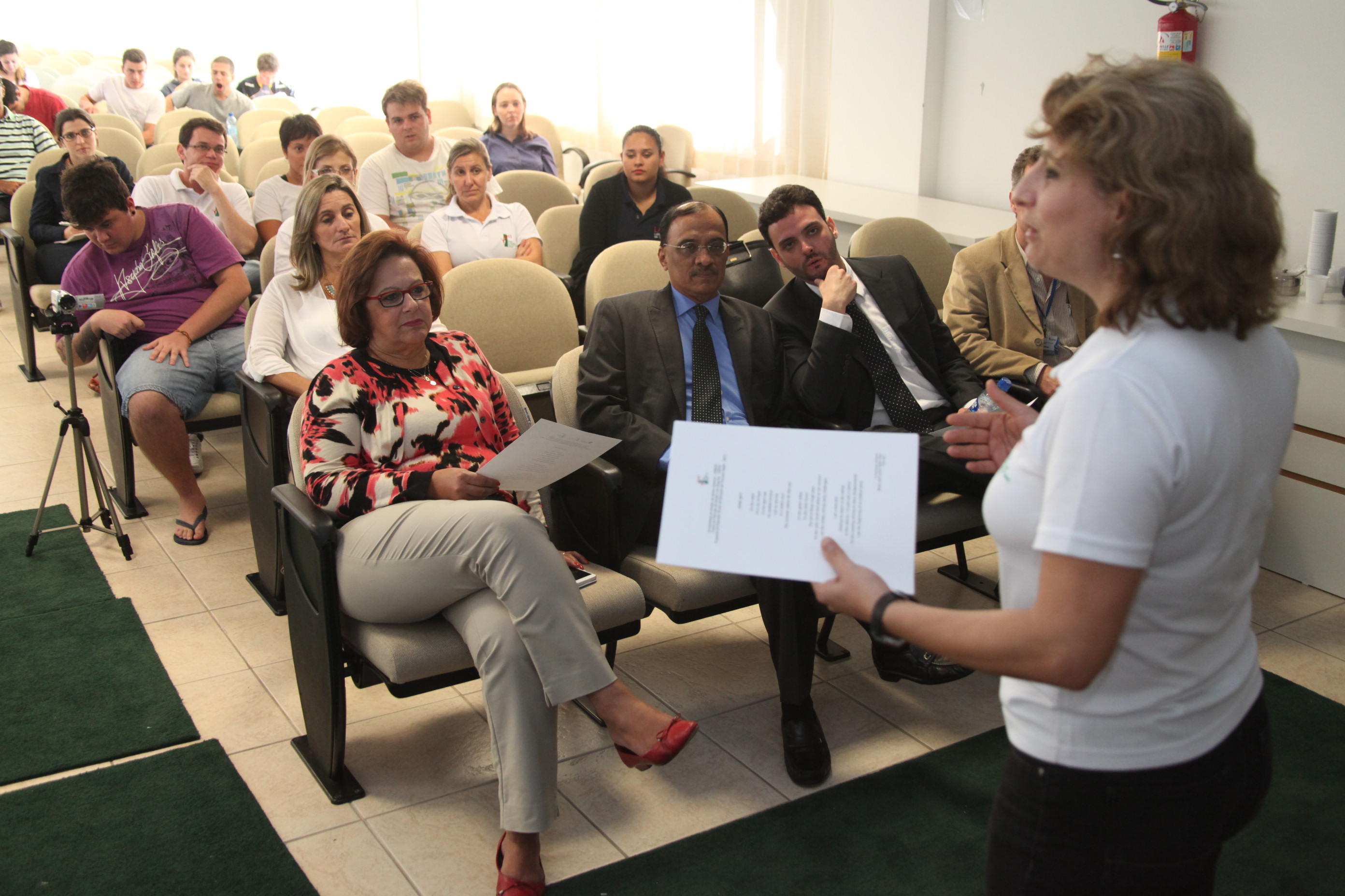 Deputada Dirce Heiderscheidt (PMDB) e Krishnamurthy Gangadharan visitam o Núcleo de Estudos da Terceira Idade (NETI) na UFSC e Grupo de Estudos da Terceira Idade (GETI) na Udesc. Foto: Fábio Queiroz