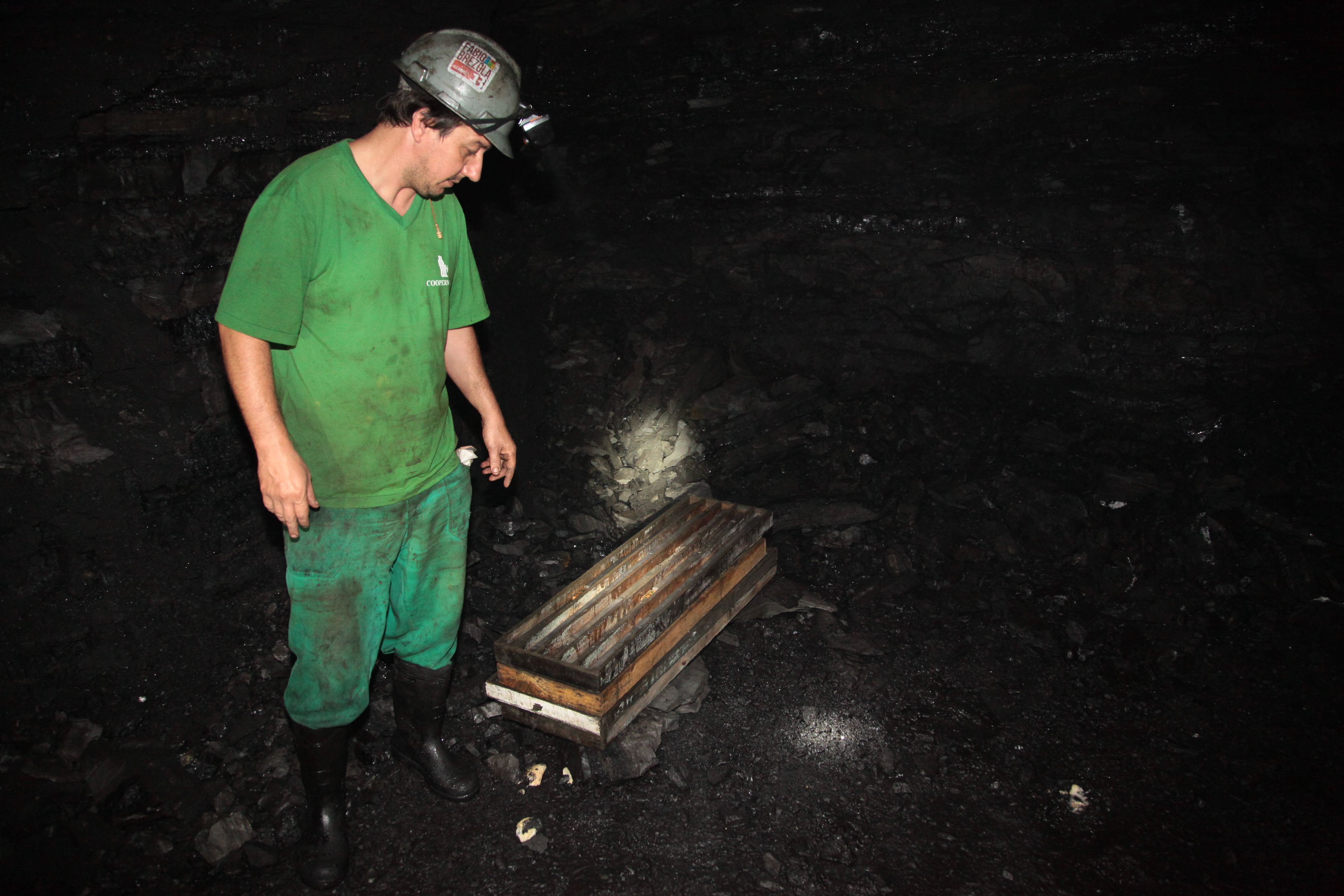 Homens do carvão a evolução no trabalho dos mineiros. Foto: Miriam Zomer