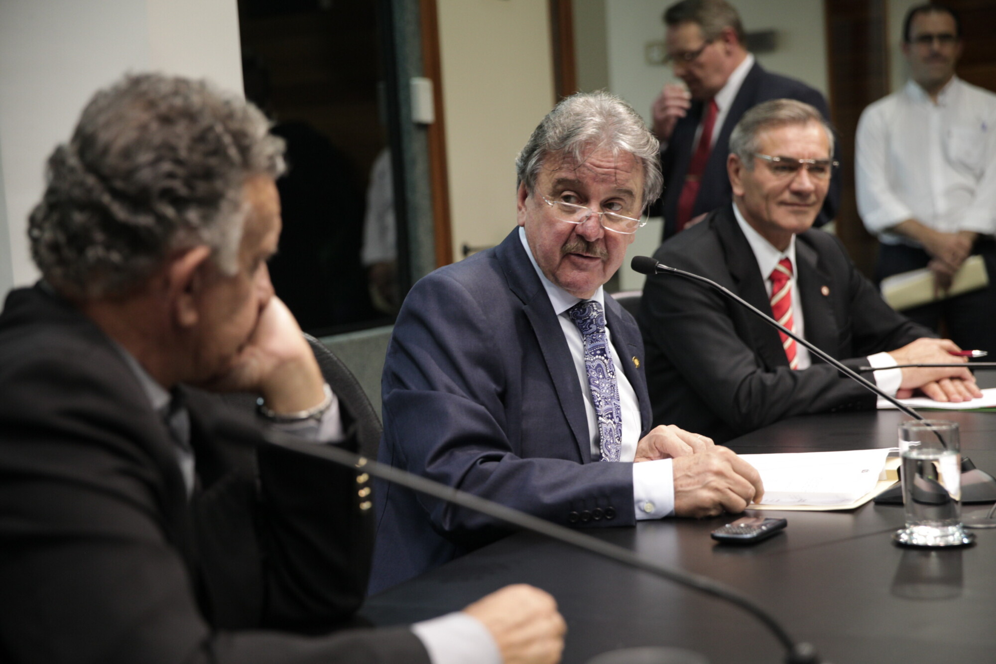 Eleitos presidente e relator da CPI da telefonia móvel