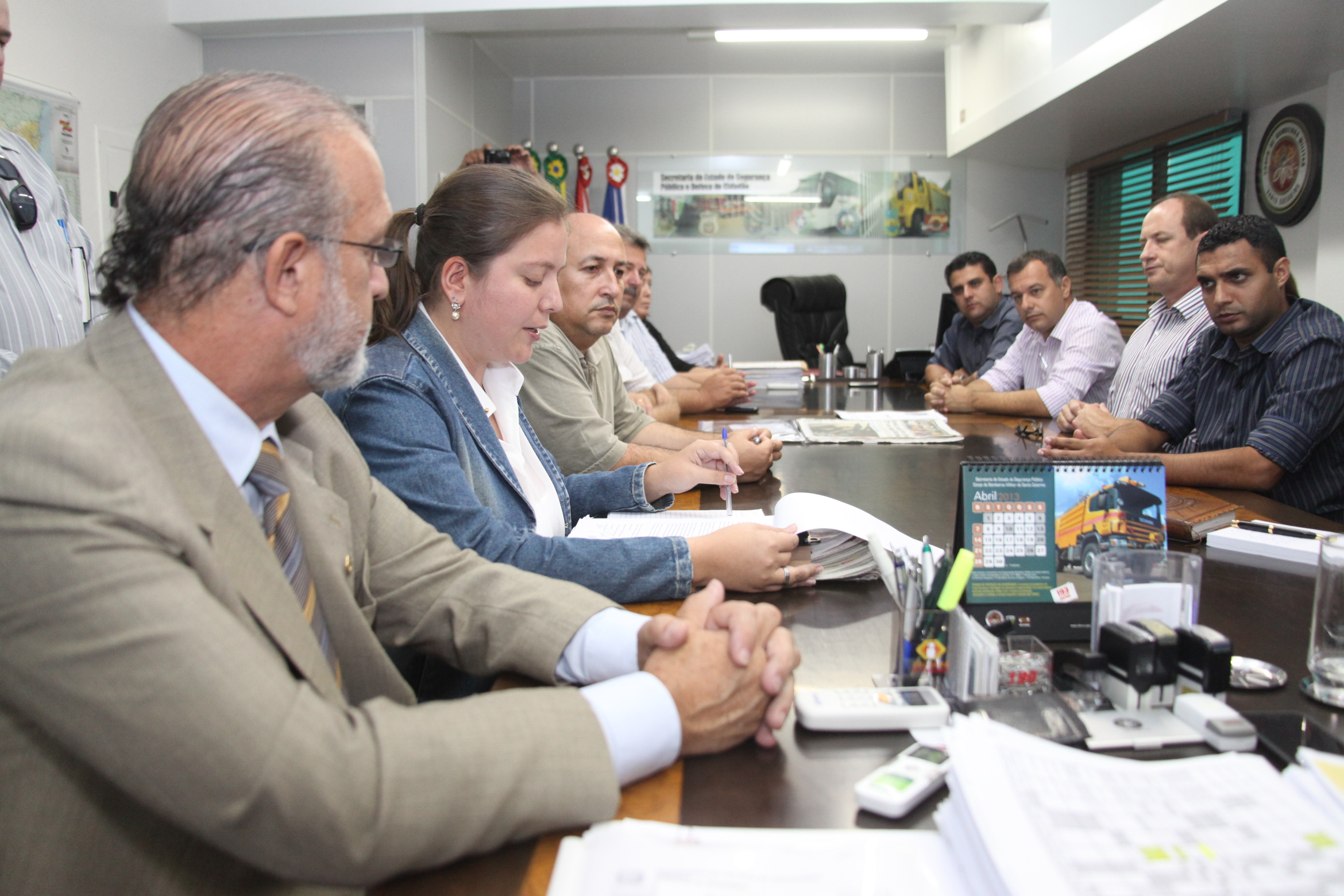 Deputados Nilson Gonçalves (PSDB) e Carlos Chiodini (PMDB) e vereadores de Itapoá reúnem-se com o secretário de Segurança Pública César Grubba. Foto: Fábio Queiroz