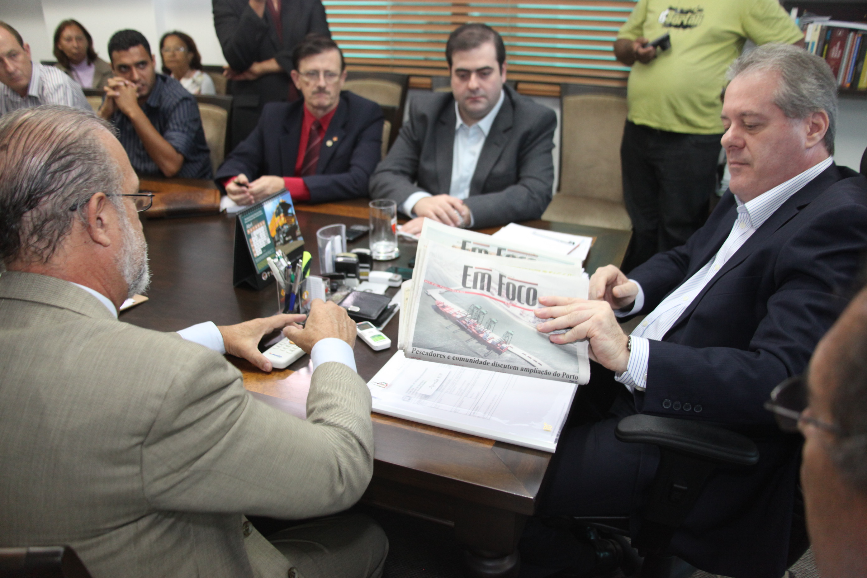 Deputados Nilson Gonçalves (PSDB) e Carlos Chiodini (PMDB) e vereadores de Itapoá reúnem-se com o secretário de Segurança Pública César Grubba. Foto: Fábio Queiroz