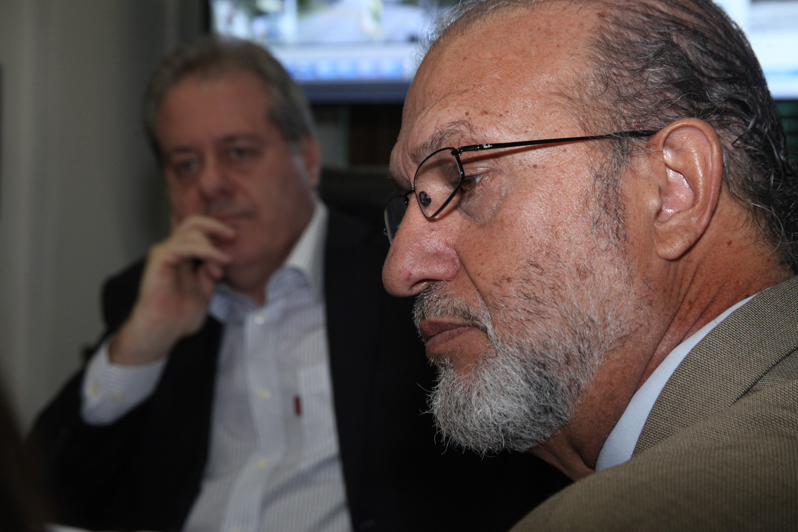 Deputados Nilson Gonçalves (PSDB) e Carlos Chiodini (PMDB) e vereadores de Itapoá reúnem-se com o secretário de Segurança Pública César Grubba. Foto: Fábio Queiroz