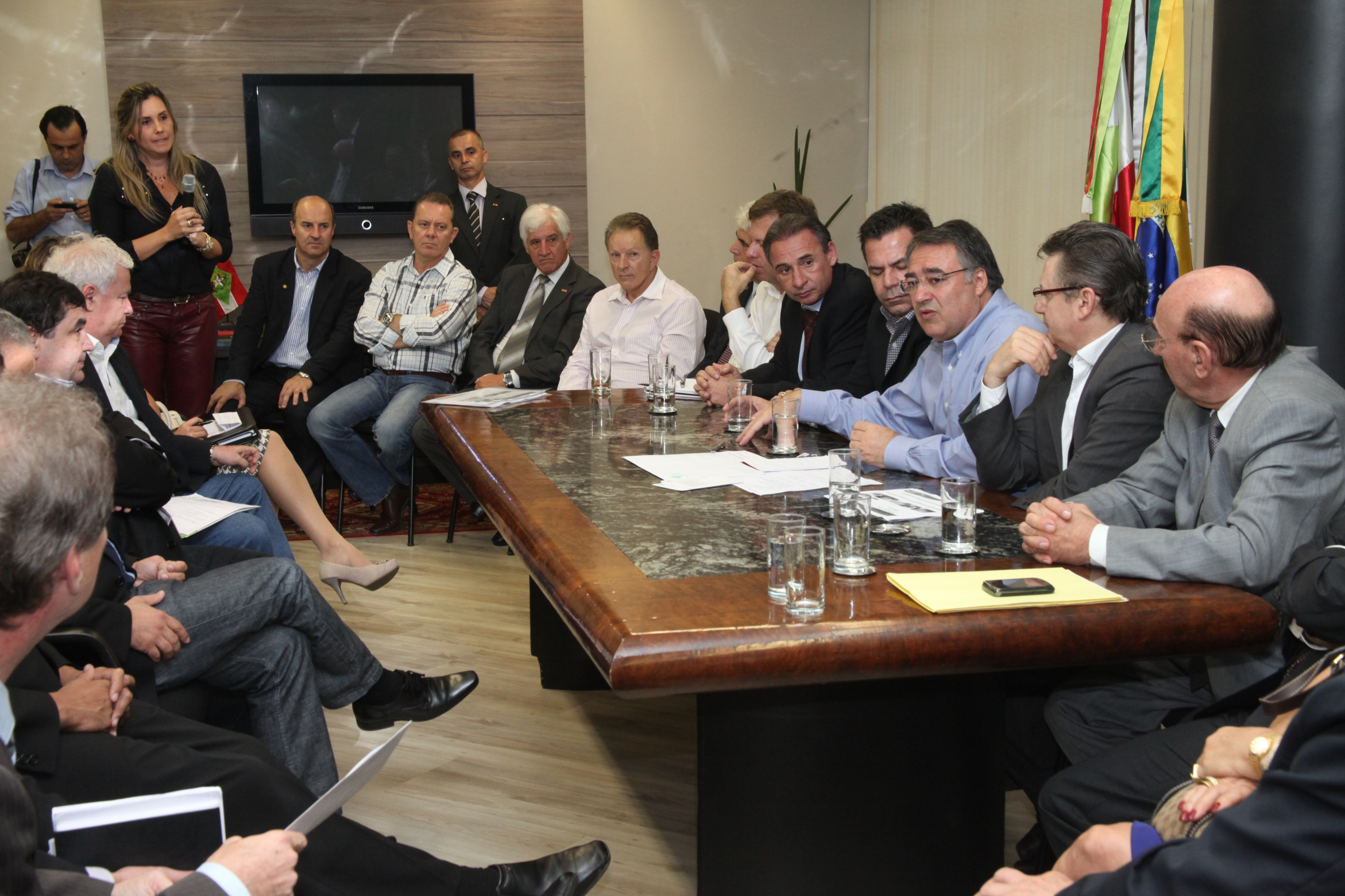 Reunião com o Governador no Centro Administrativo, sobre os problemas enfrentados pela fundação hospitalar São Donato. Foto: Fábio Queiroz