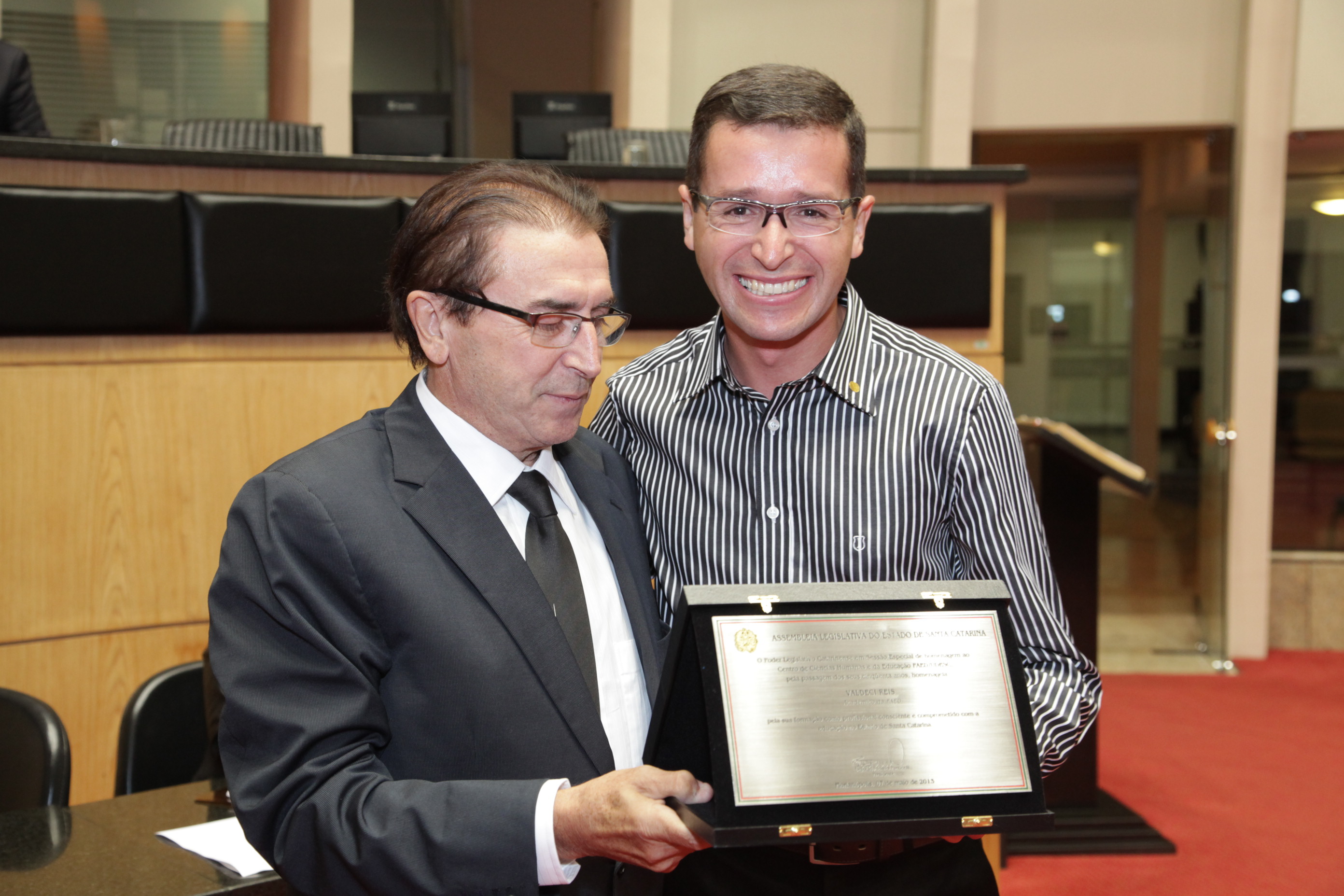 Sessão Especial - Homenagem aos 50 anos do Centro de Ciências Humanas da Educação - FAED  -  Valdecir dos Reis