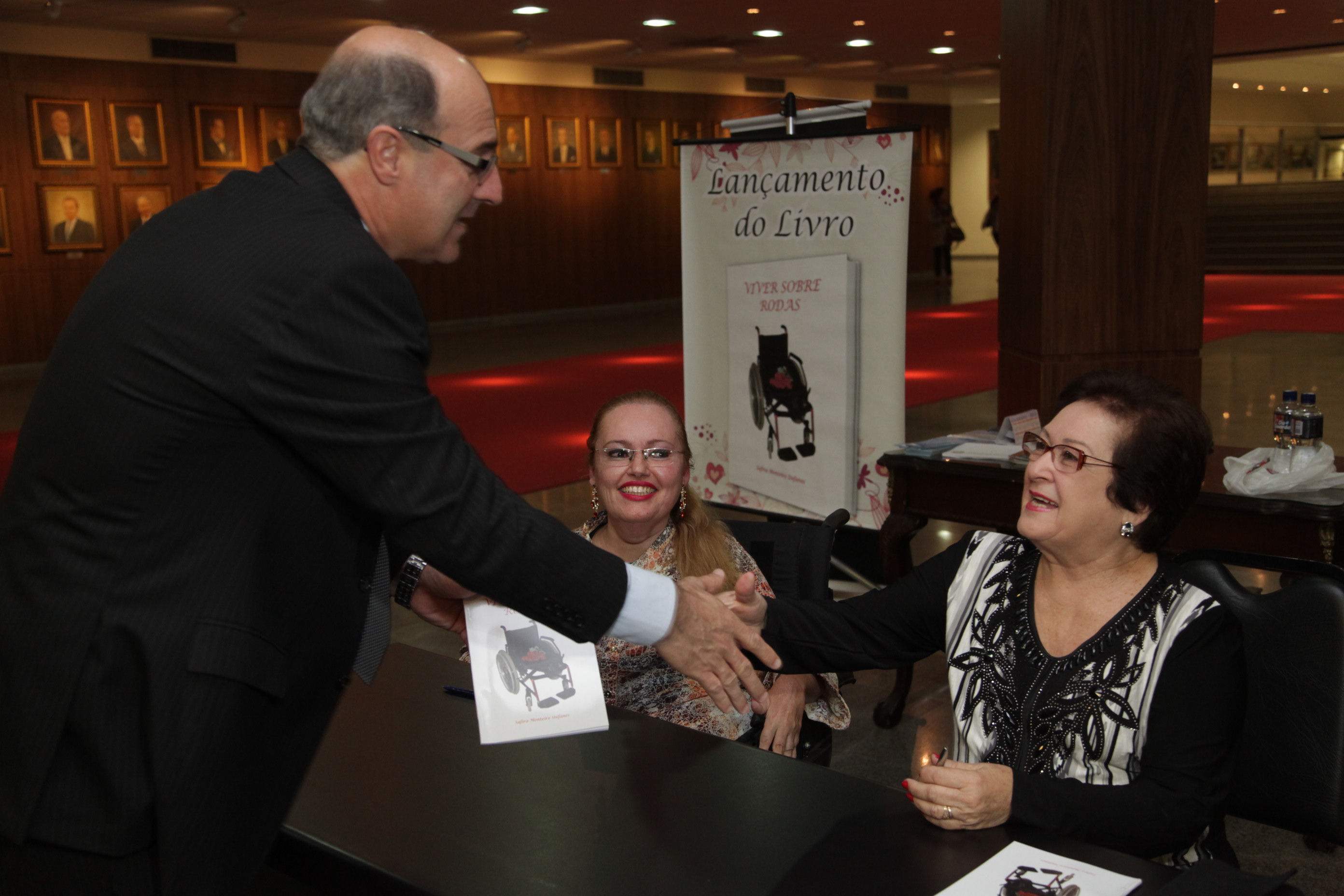 Lançamento do Livro Viver Sobre Rodas