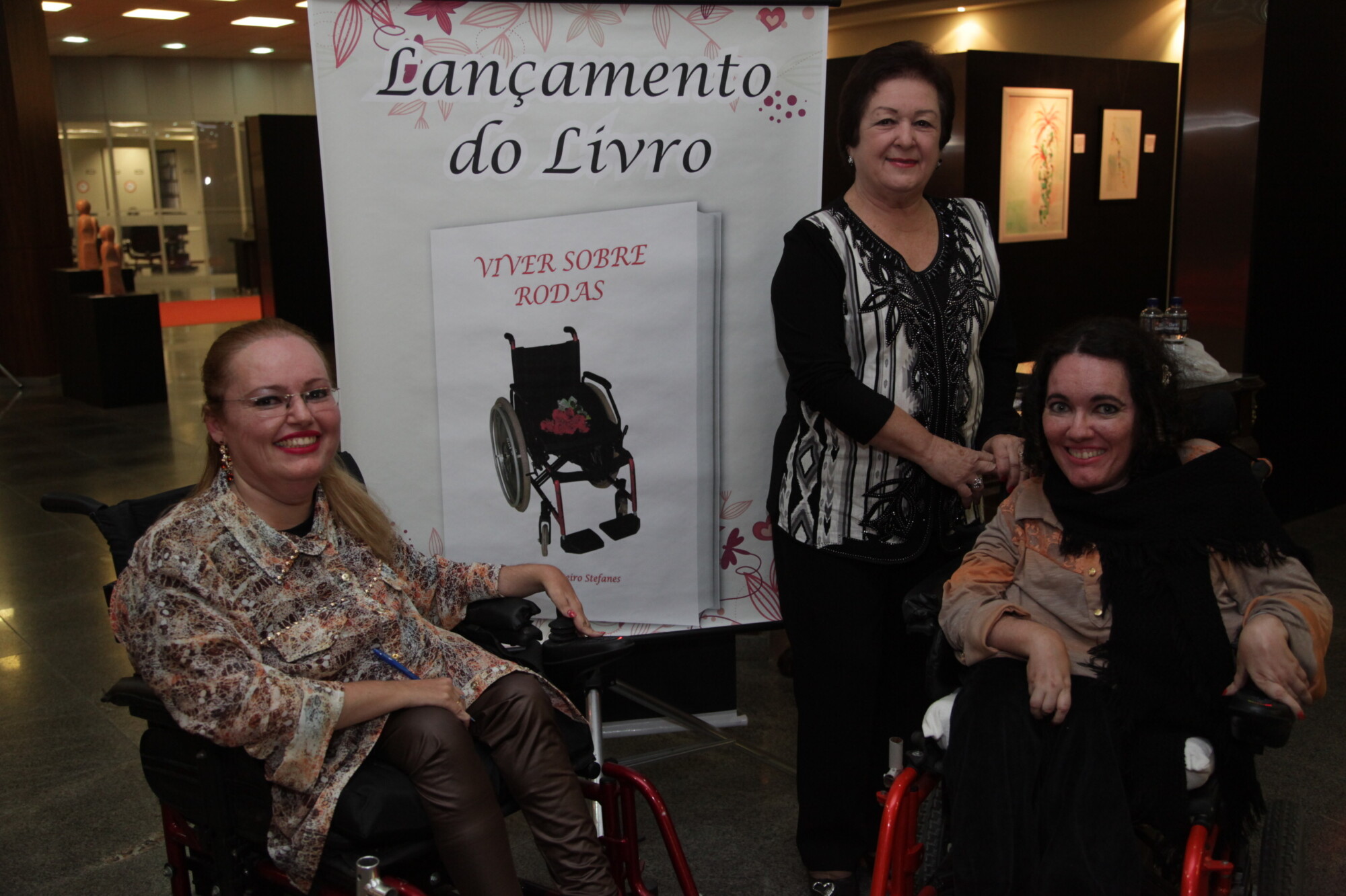 Lançamento do livro Viver Sobre Rodas apresenta histórias de superação