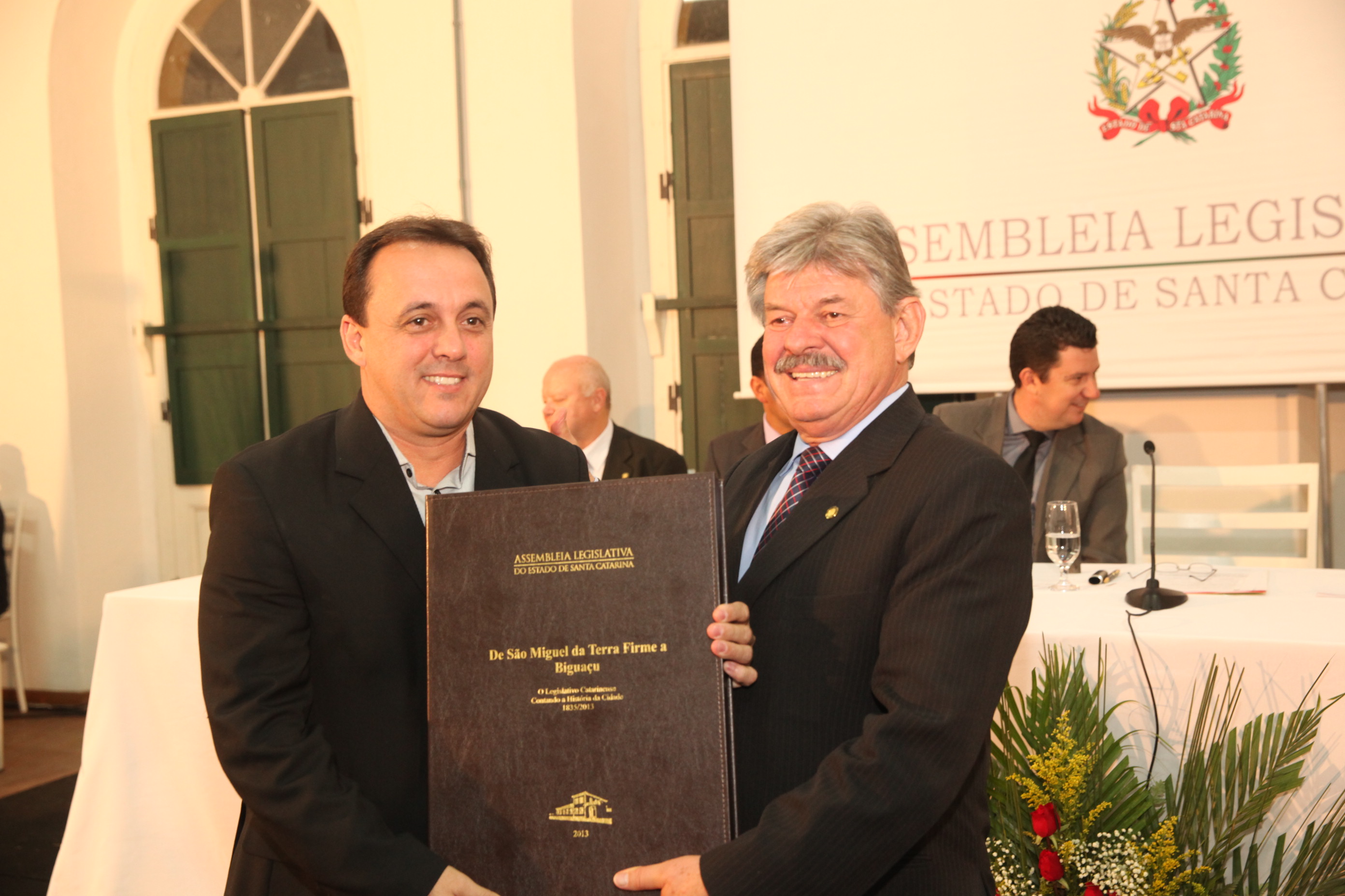 Sessão Solene em homenagem ao aniversário de 180 anos de emancipação Político-Administrativa de Biguaçu e entrega do livro 