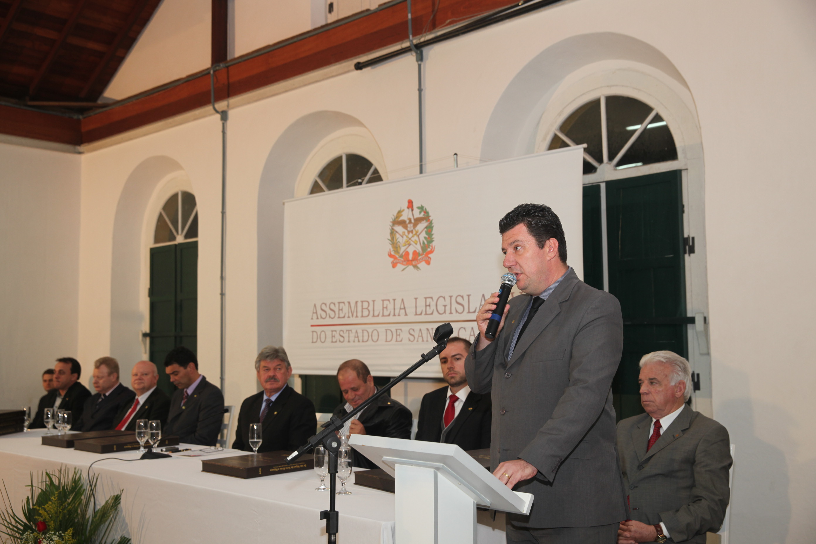 Sessão Solene em homenagem ao aniversário de 180 anos de emancipação Político-Administrativa de Biguaçu e entrega do livro 